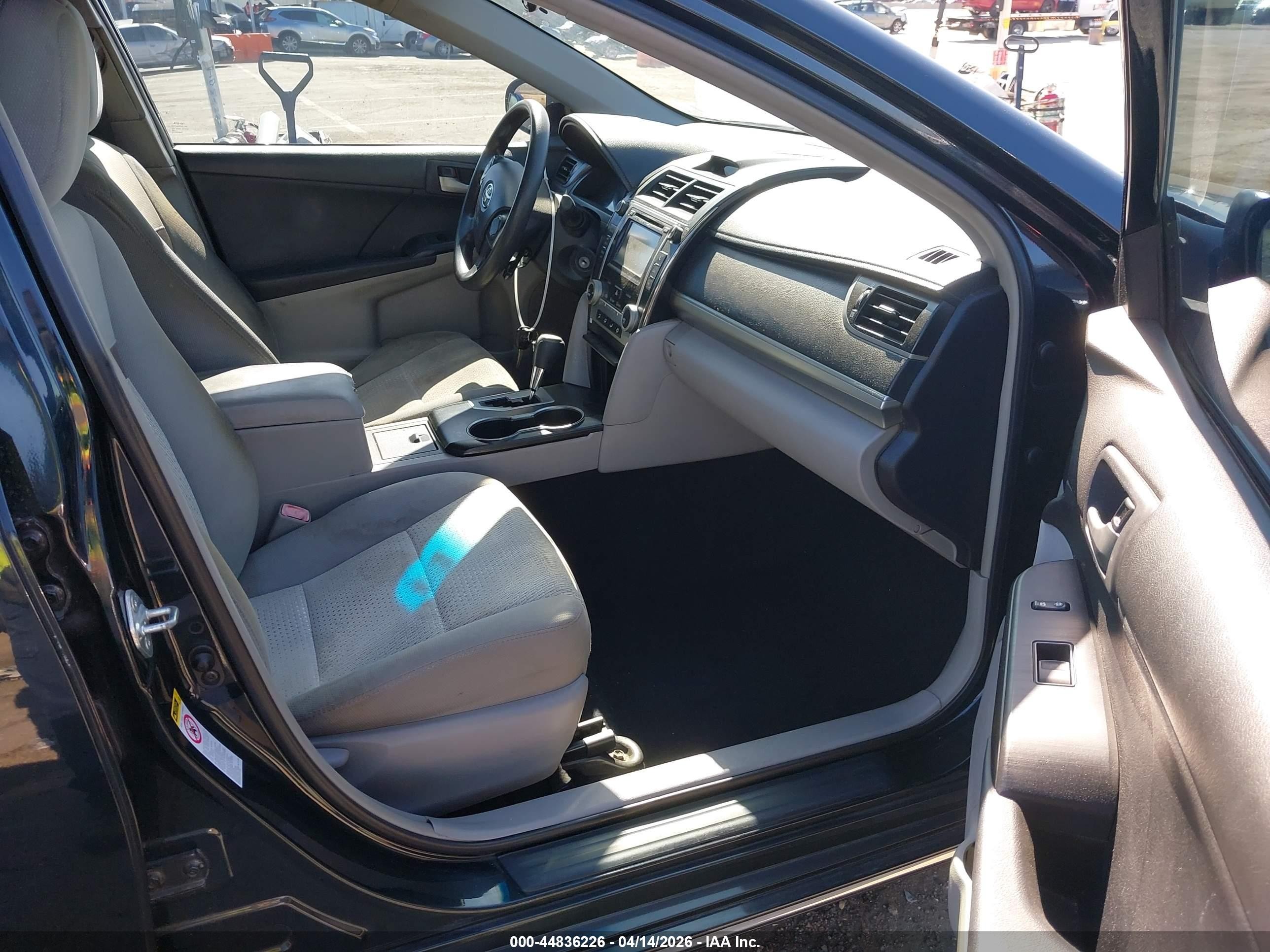 2012 Toyota Camry Le Blue vin: 4T4BF1FK9CR157708