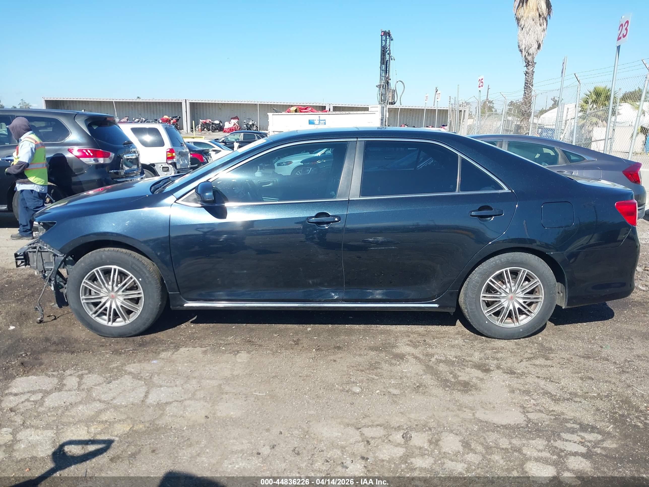 2012 Toyota Camry Le Blue vin: 4T4BF1FK9CR157708