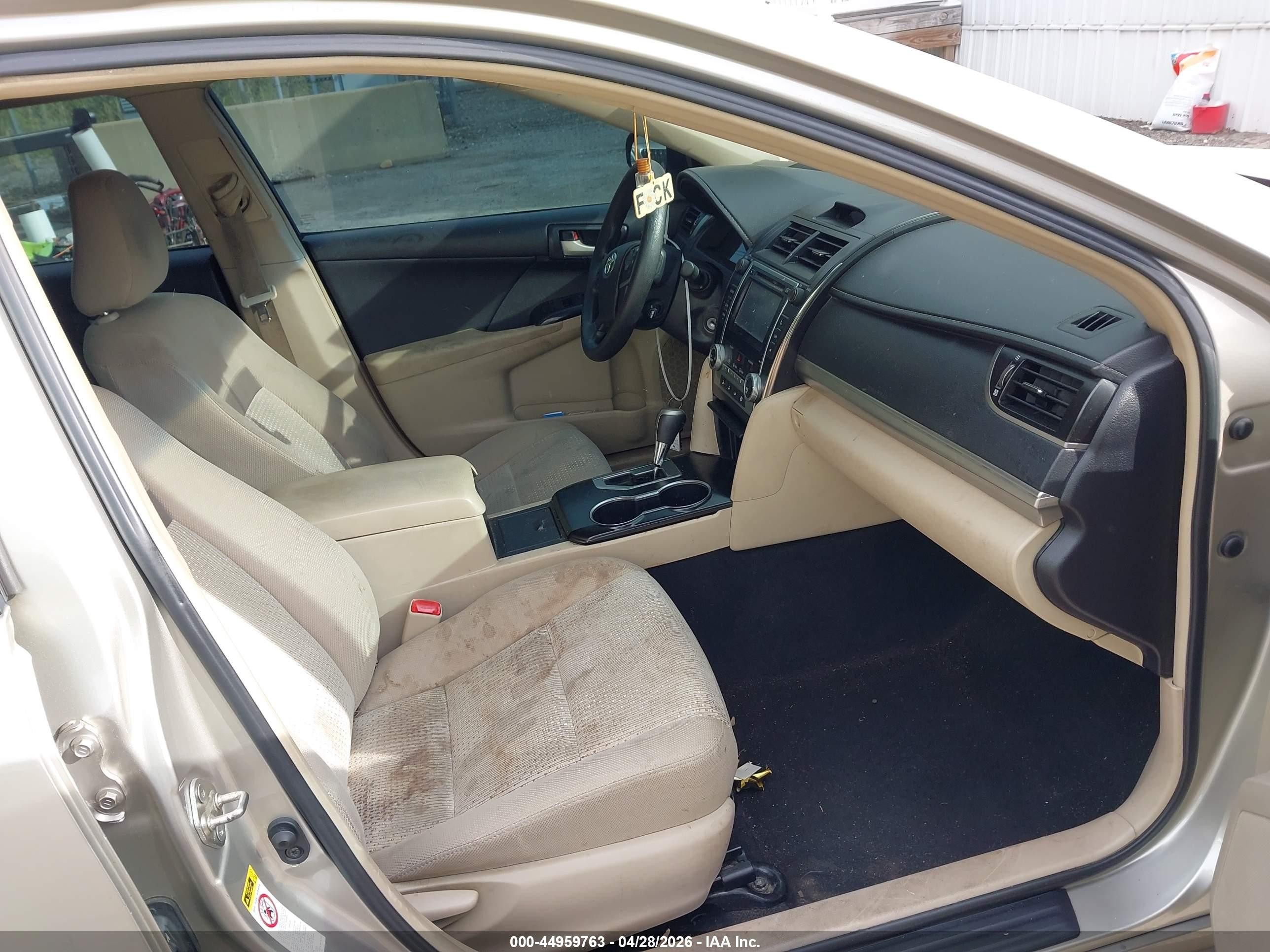 2013 Toyota Camry Le Tan vin: 4T4BF1FK9DR284900