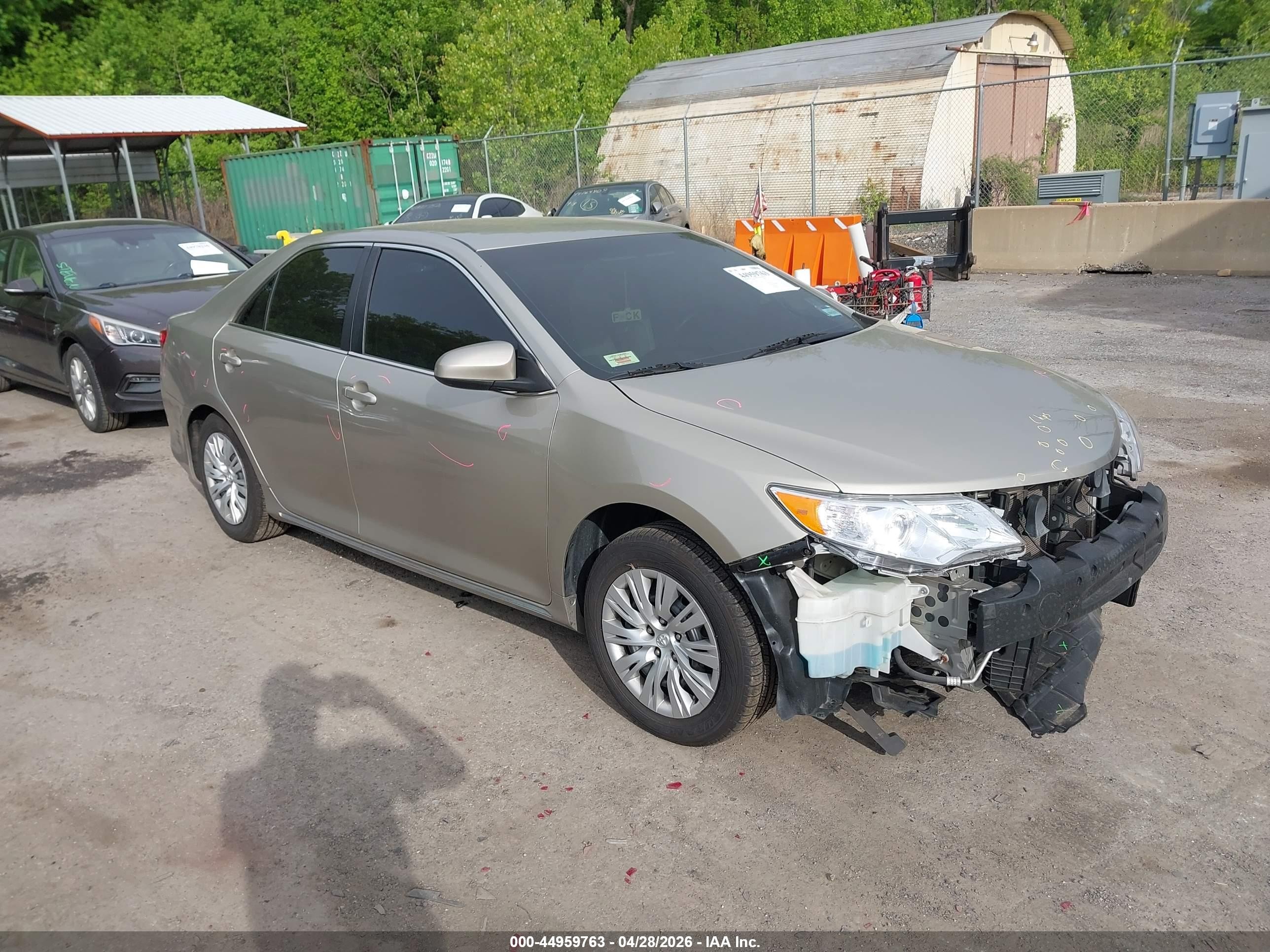 2013 Toyota Camry Le Tan vin: 4T4BF1FK9DR284900