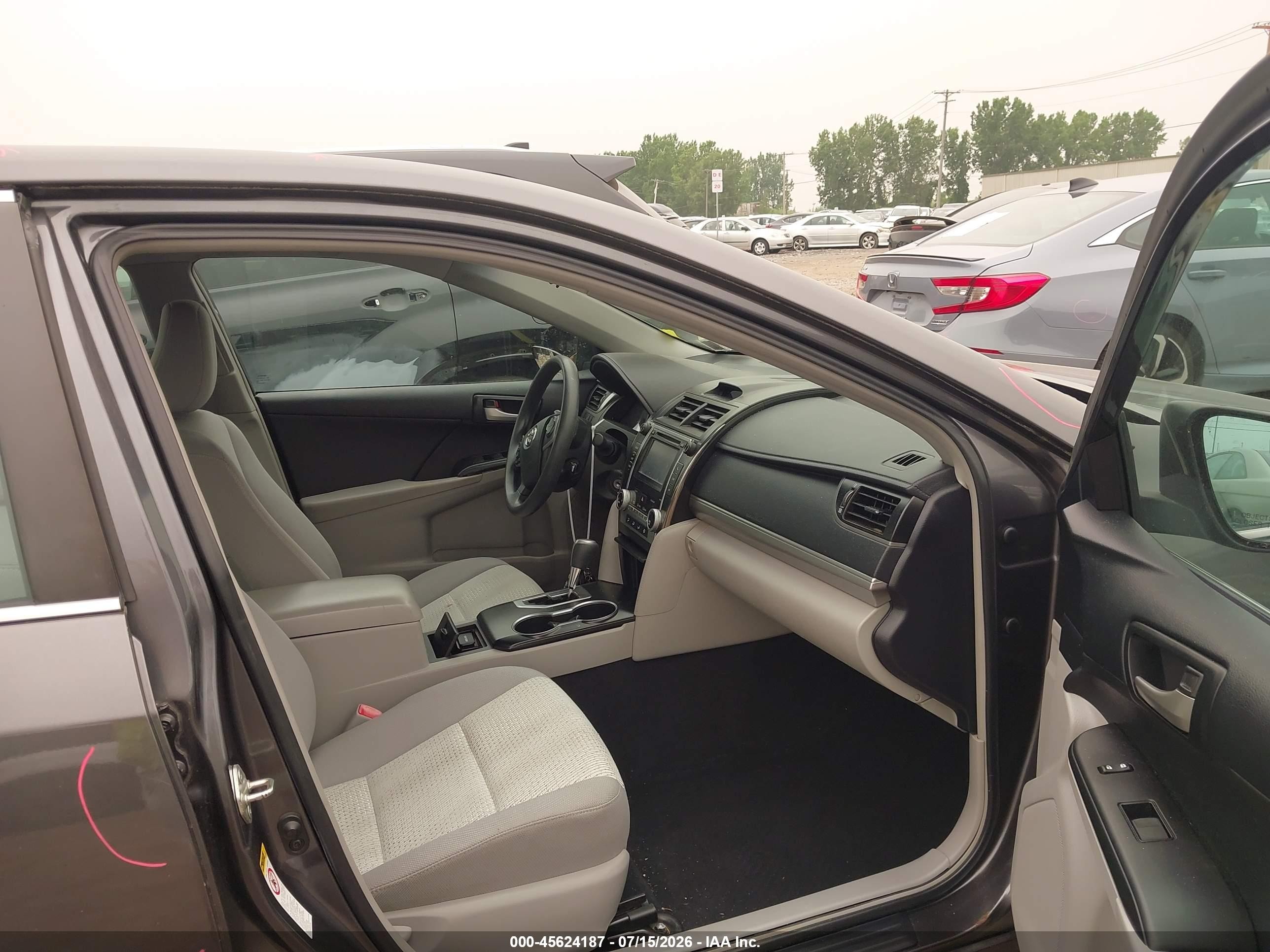 2013 Toyota Camry Le Gray vin: 4T4BF1FK9DR290891