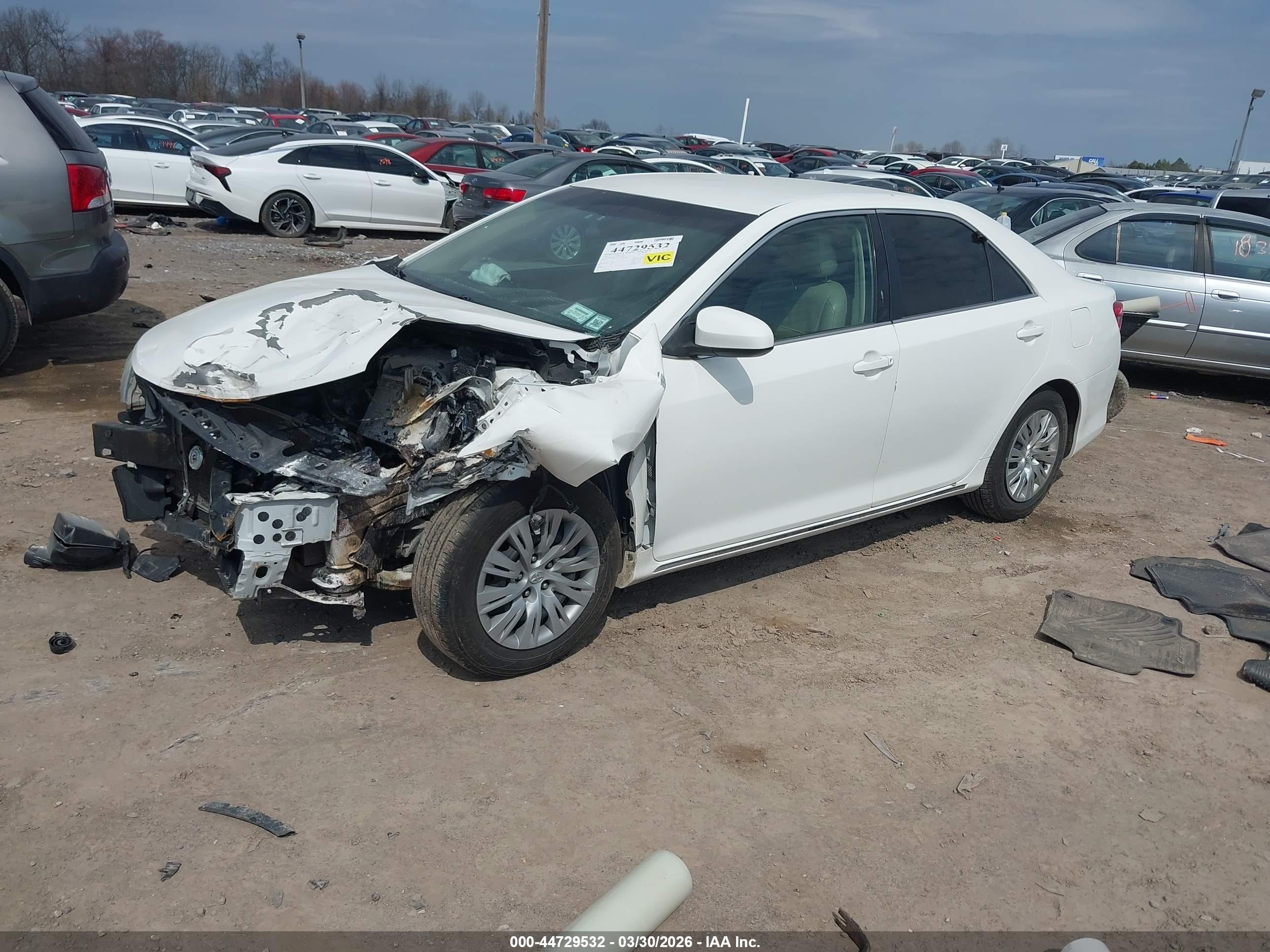 2013 Toyota Camry Le White vin: 4T4BF1FK9DR291328