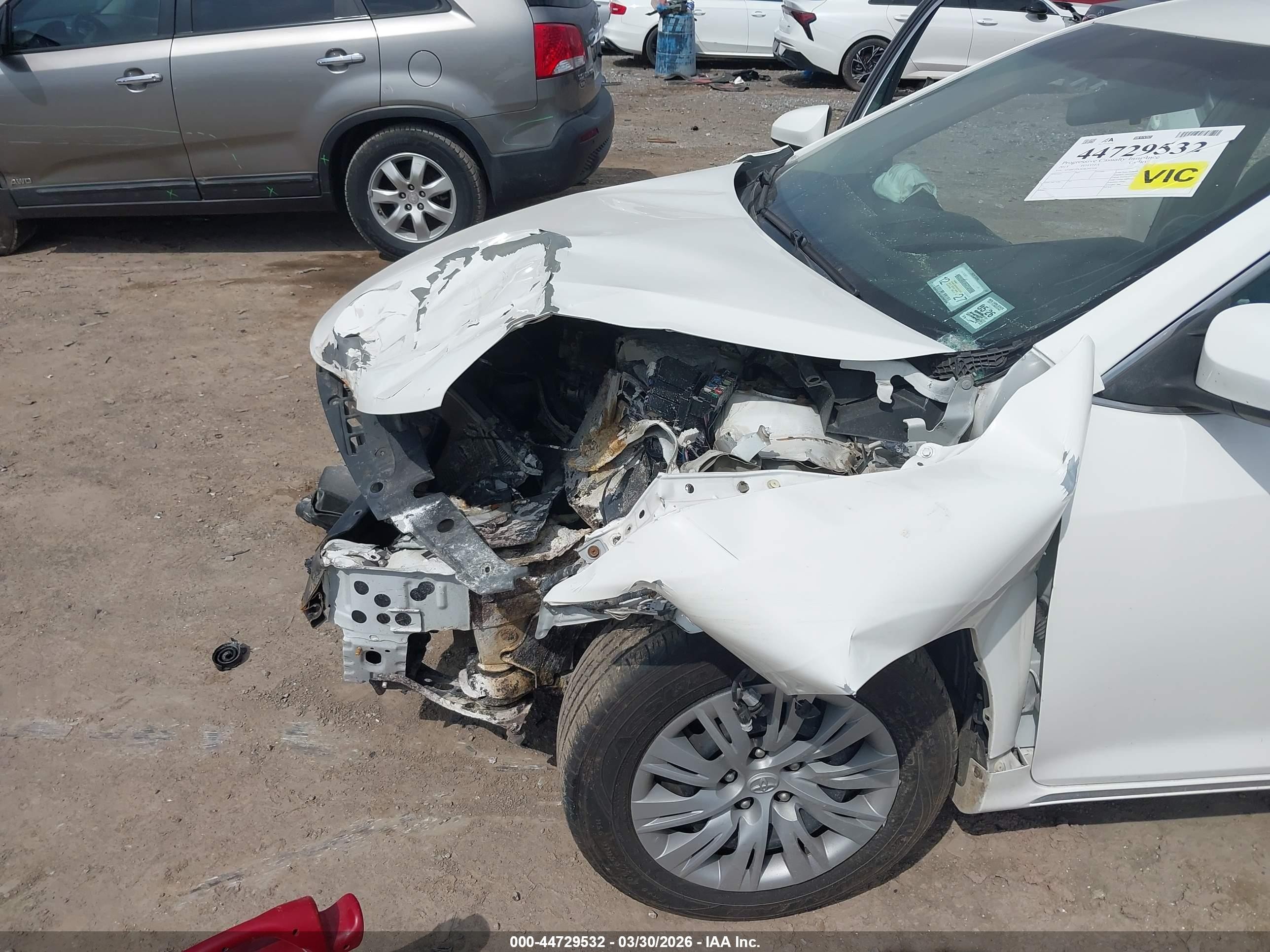 2013 Toyota Camry Le White vin: 4T4BF1FK9DR291328