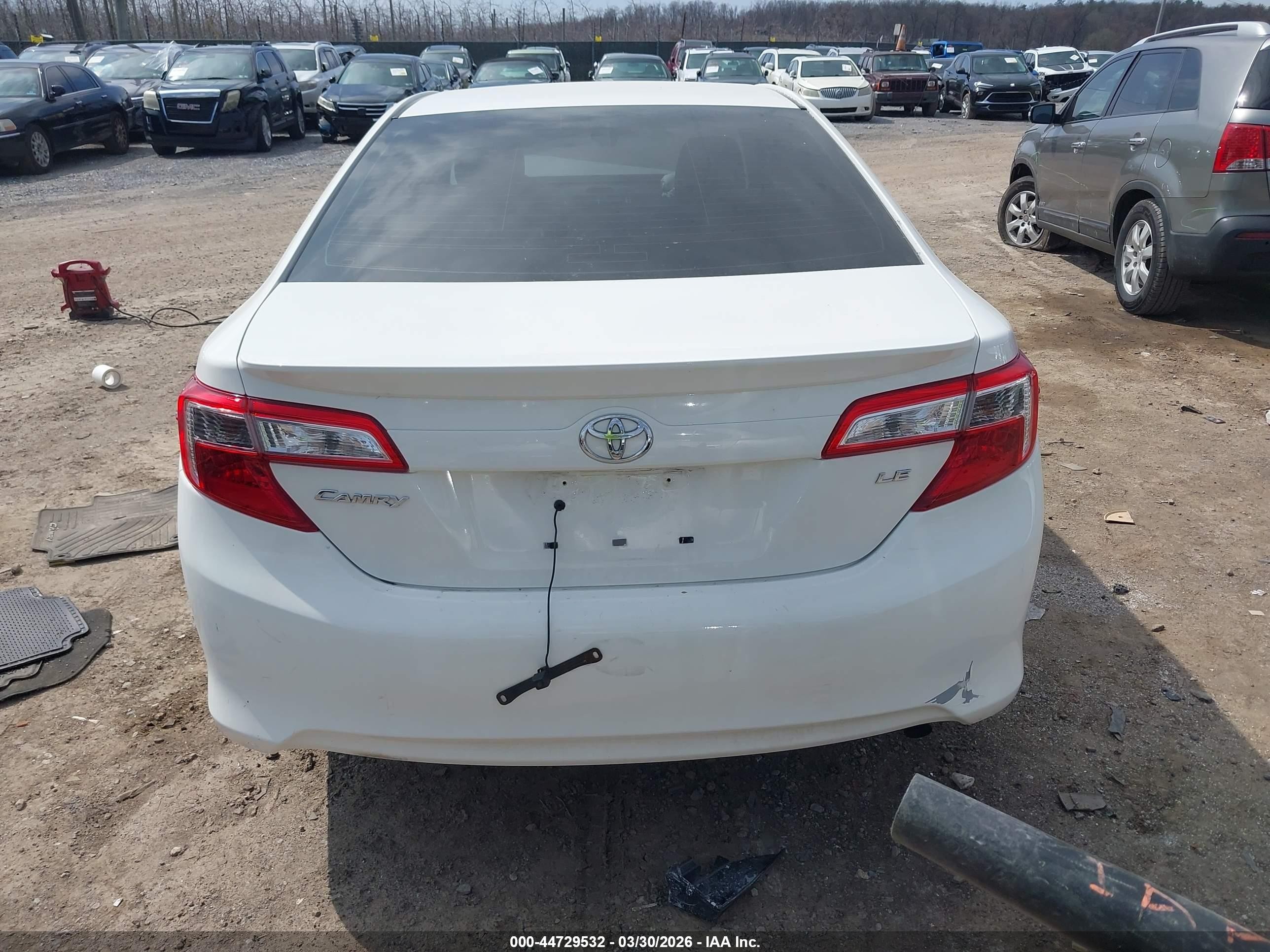 2013 Toyota Camry Le White vin: 4T4BF1FK9DR291328