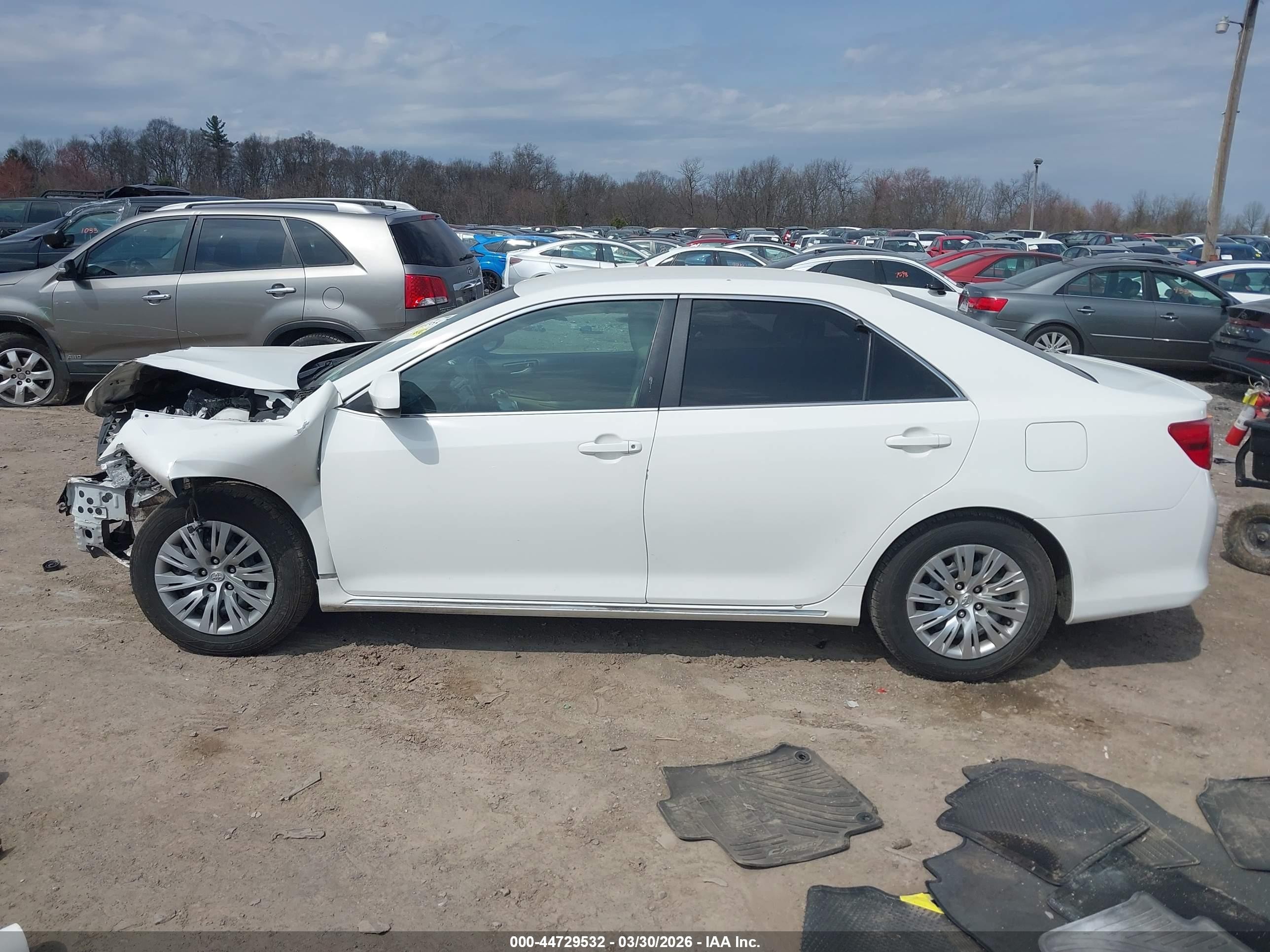 2013 Toyota Camry Le White vin: 4T4BF1FK9DR291328