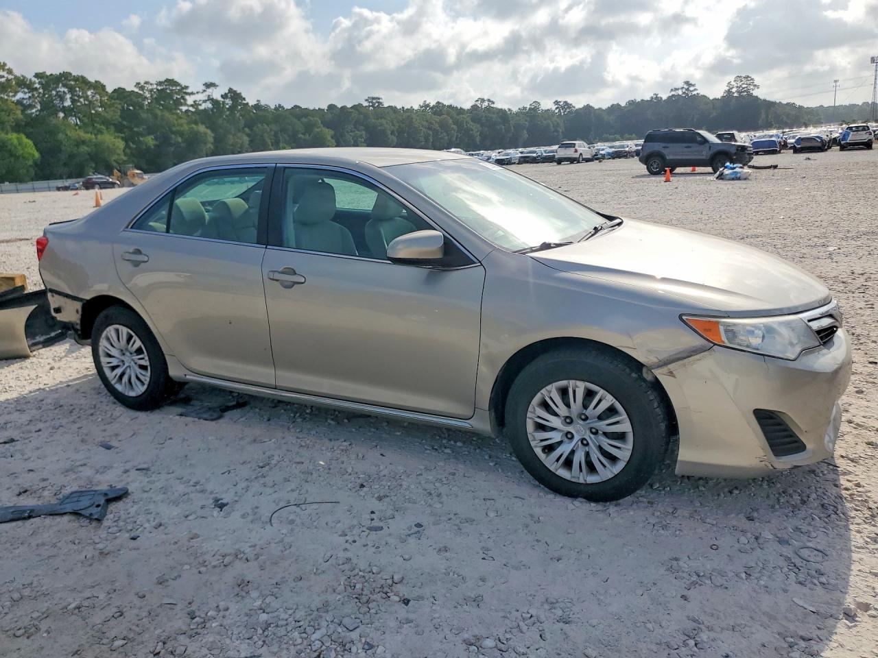 2013 Toyota Camry Le Beige vin: 4T4BF1FK9DR299607