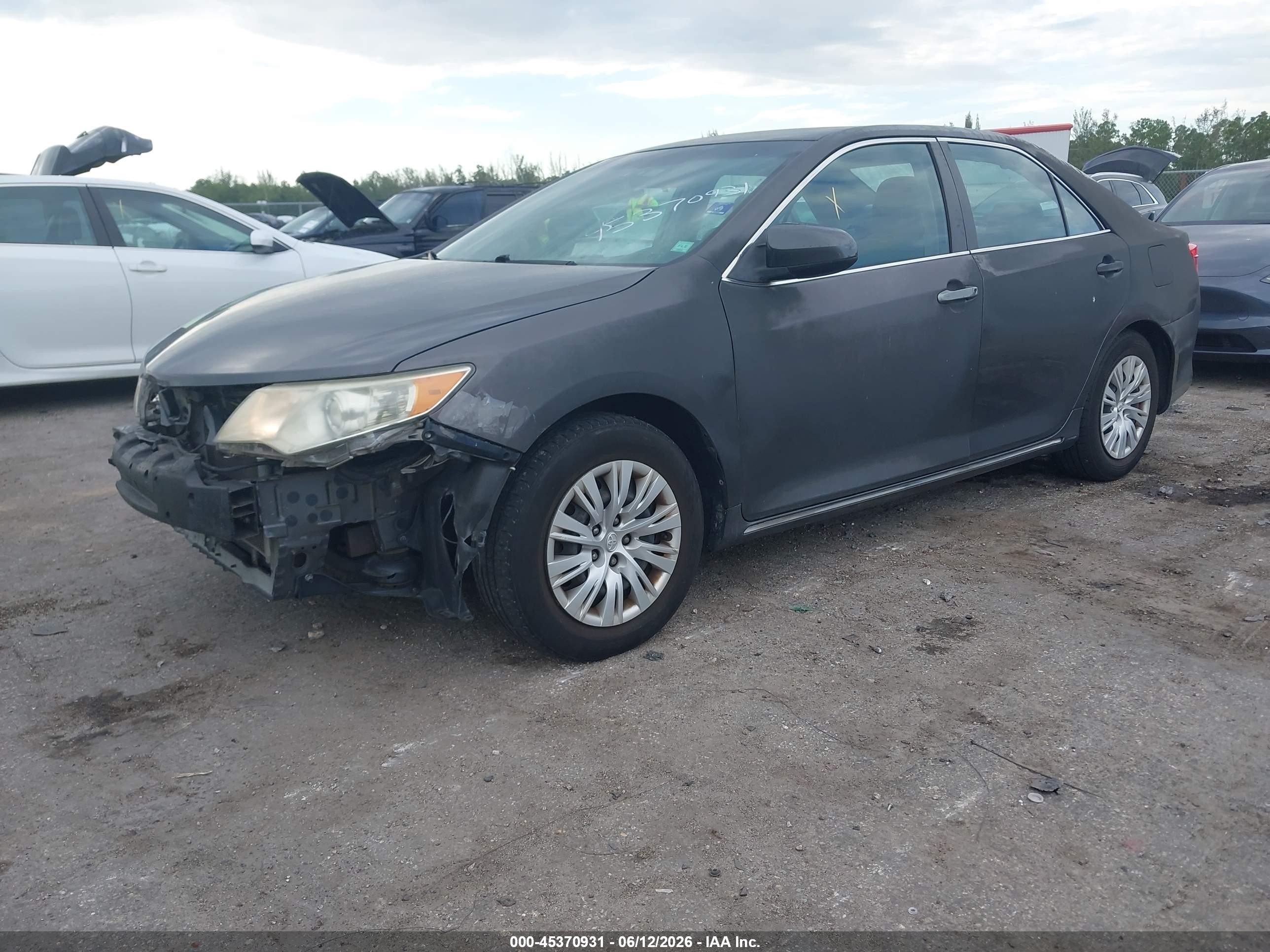 2014 Toyota Camry Le Gray vin: 4T4BF1FK9ER338293