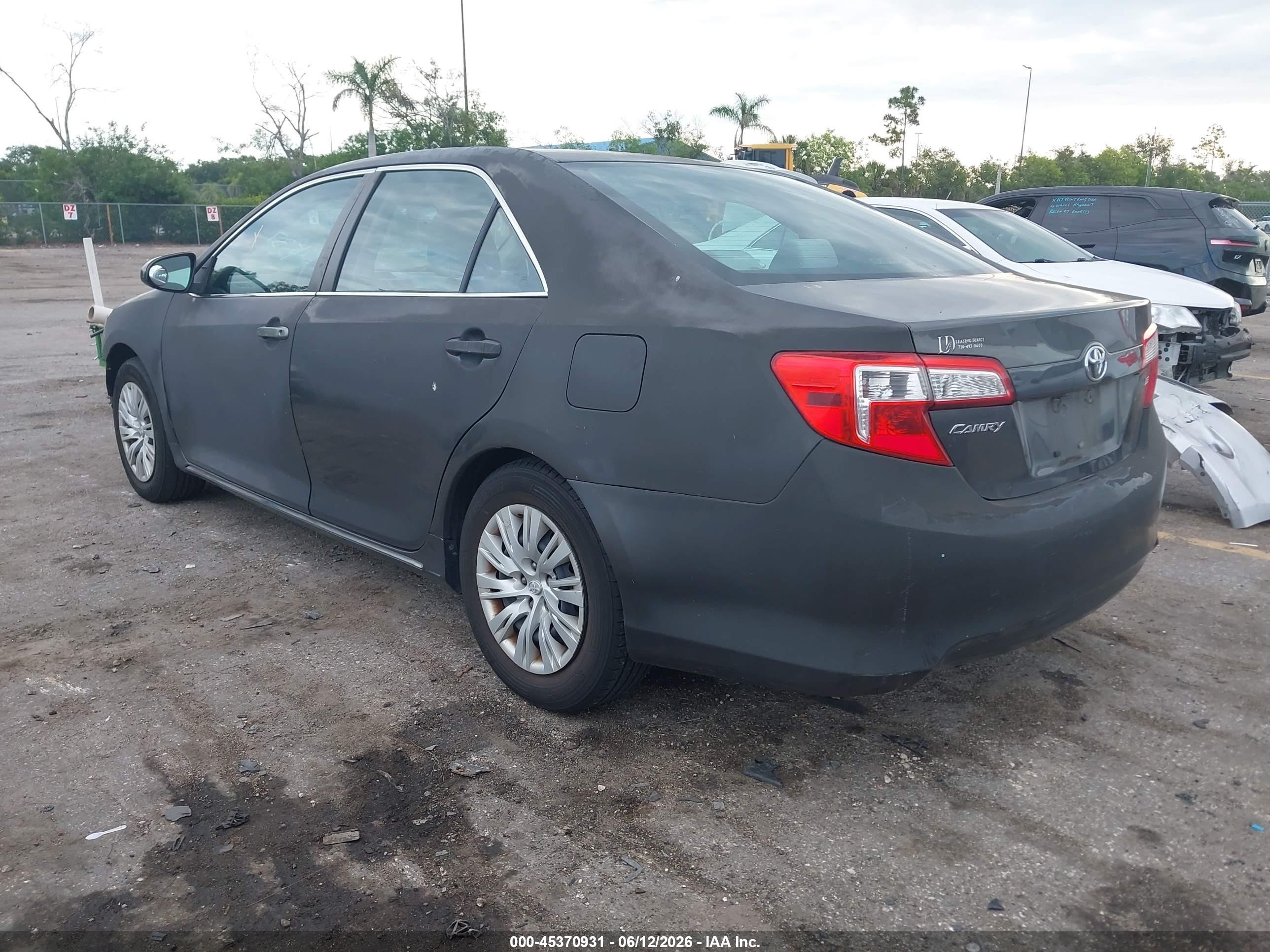 2014 Toyota Camry Le Gray vin: 4T4BF1FK9ER338293