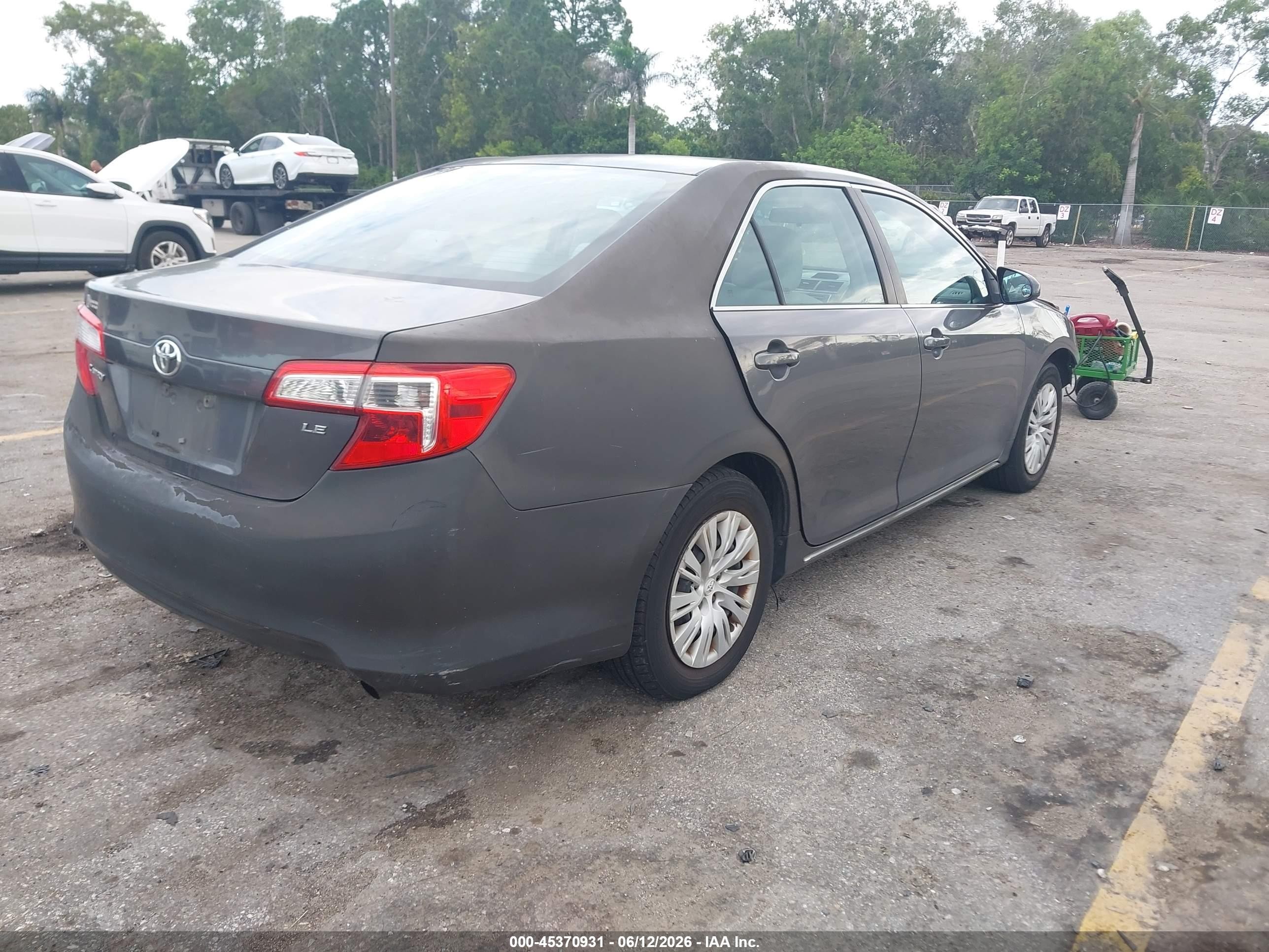 2014 Toyota Camry Le Gray vin: 4T4BF1FK9ER338293