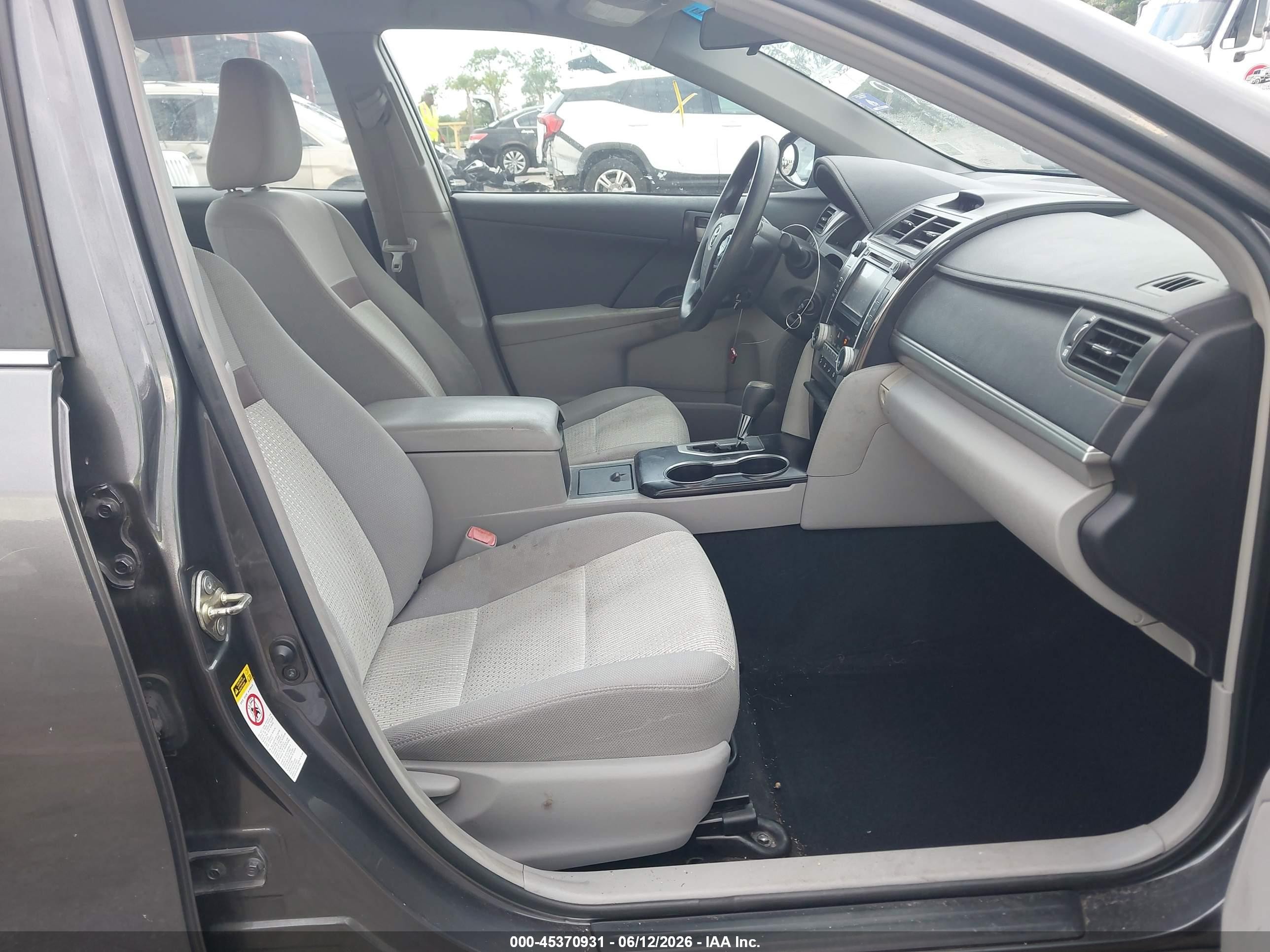 2014 Toyota Camry Le Gray vin: 4T4BF1FK9ER338293