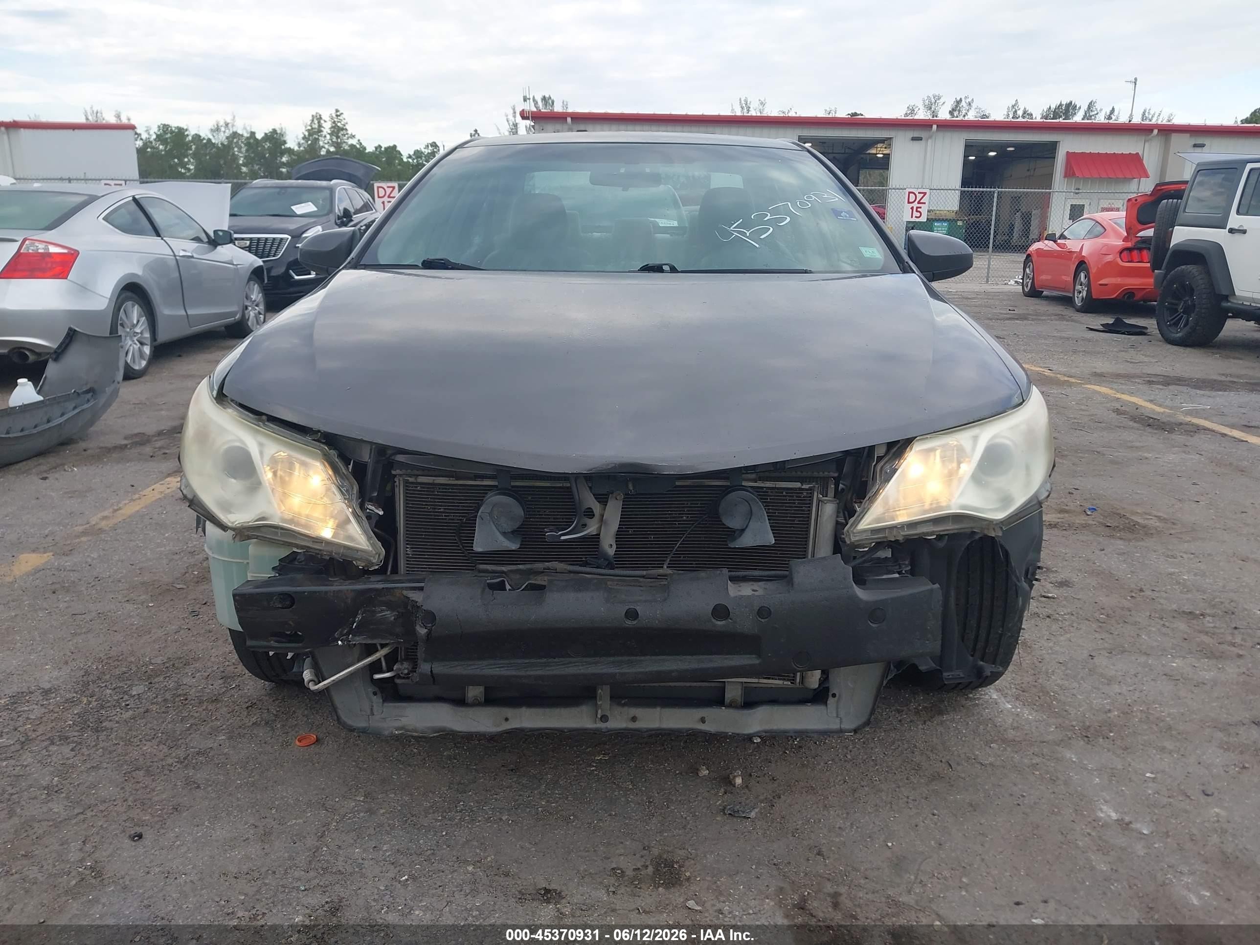 2014 Toyota Camry Le Gray vin: 4T4BF1FK9ER338293