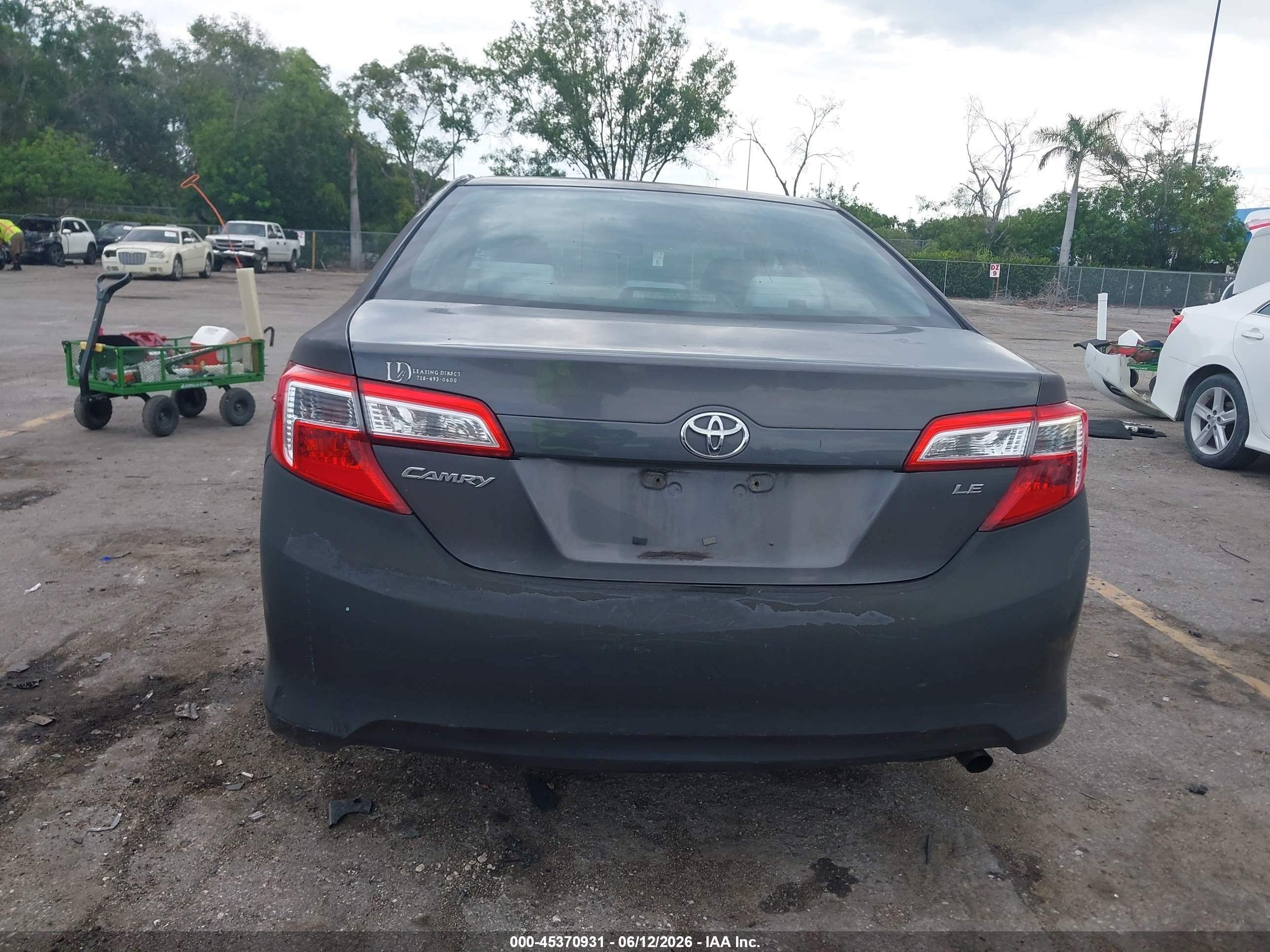 2014 Toyota Camry Le Gray vin: 4T4BF1FK9ER338293