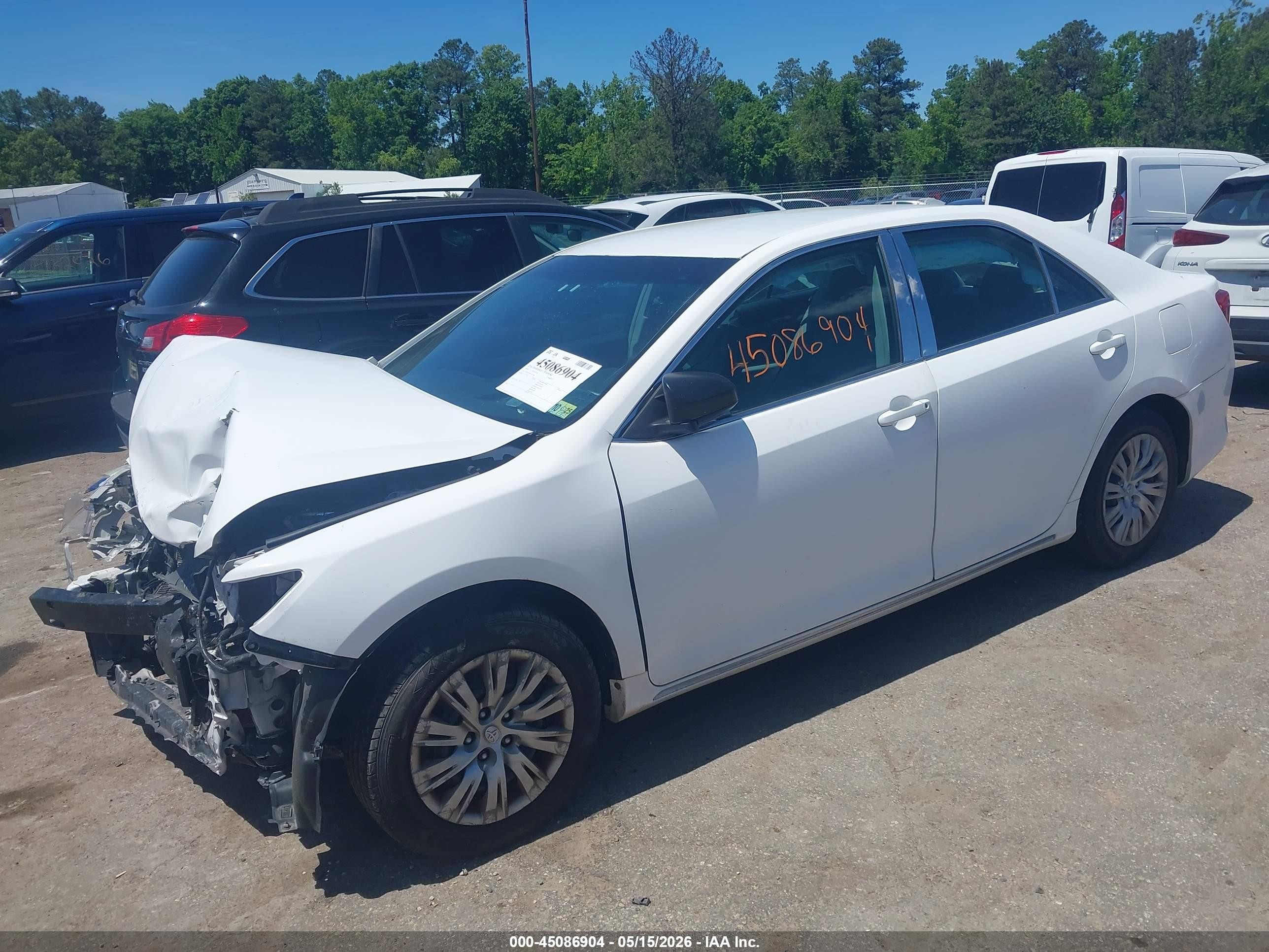2014 Toyota Camry Le White vin: 4T4BF1FK9ER339945