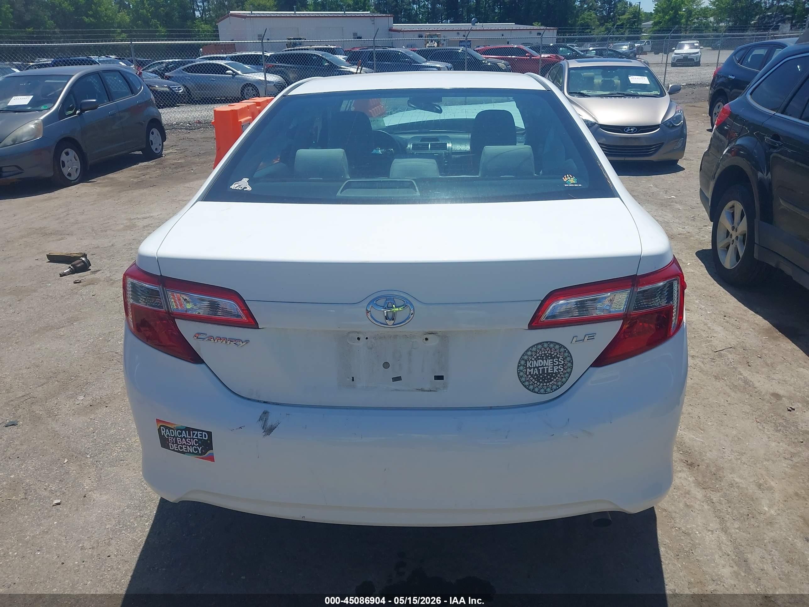 2014 Toyota Camry Le White vin: 4T4BF1FK9ER339945