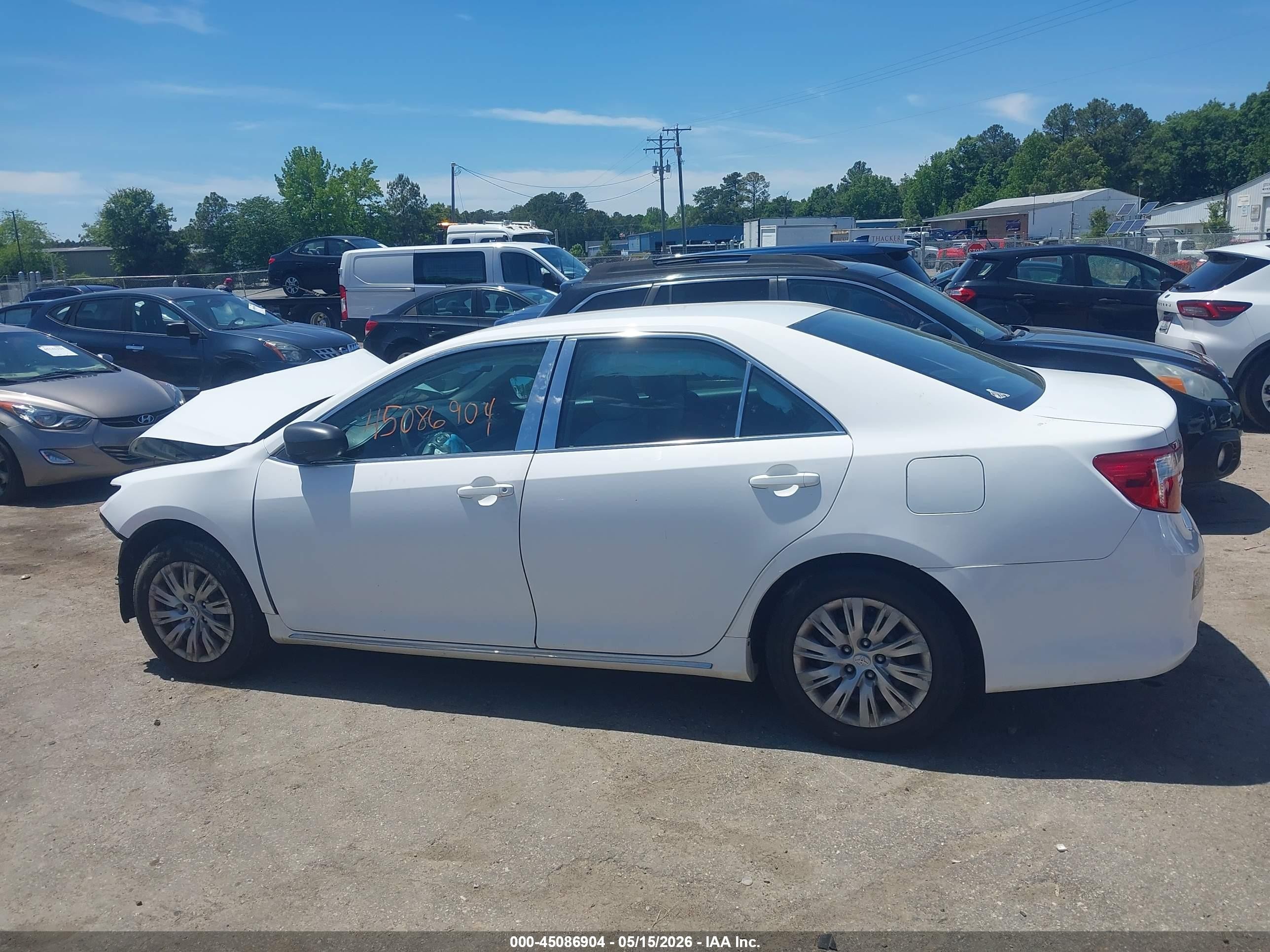 2014 Toyota Camry Le White vin: 4T4BF1FK9ER339945