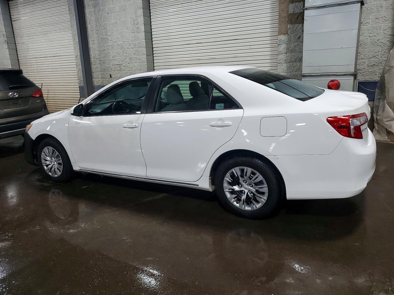 2014 Toyota Camry Le White vin: 4T4BF1FK9ER348600