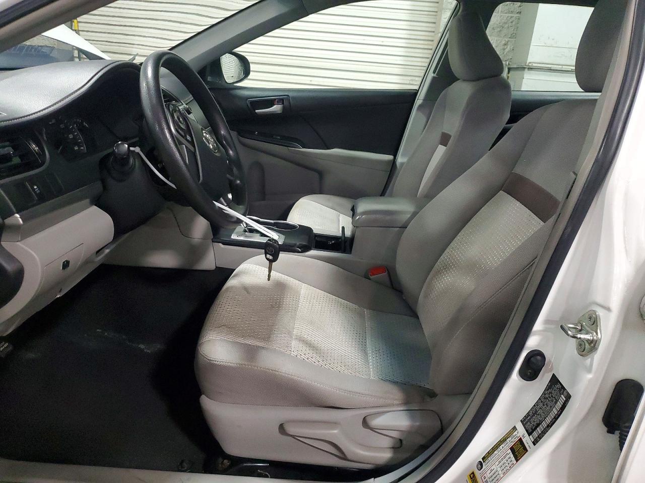 2014 Toyota Camry Le White vin: 4T4BF1FK9ER348600