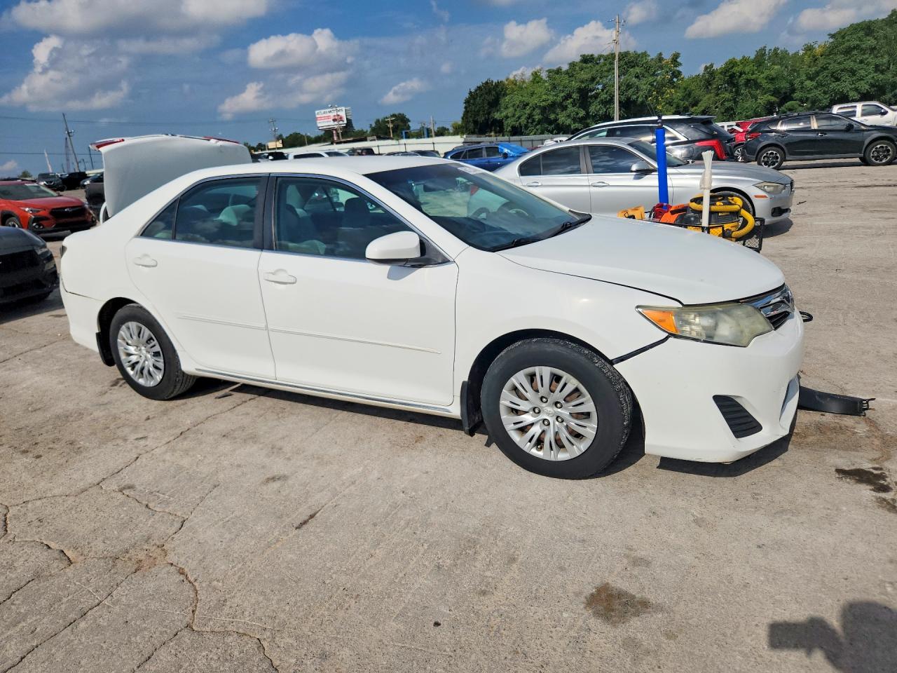 2014 Toyota Camry Le White vin: 4T4BF1FK9ER349858