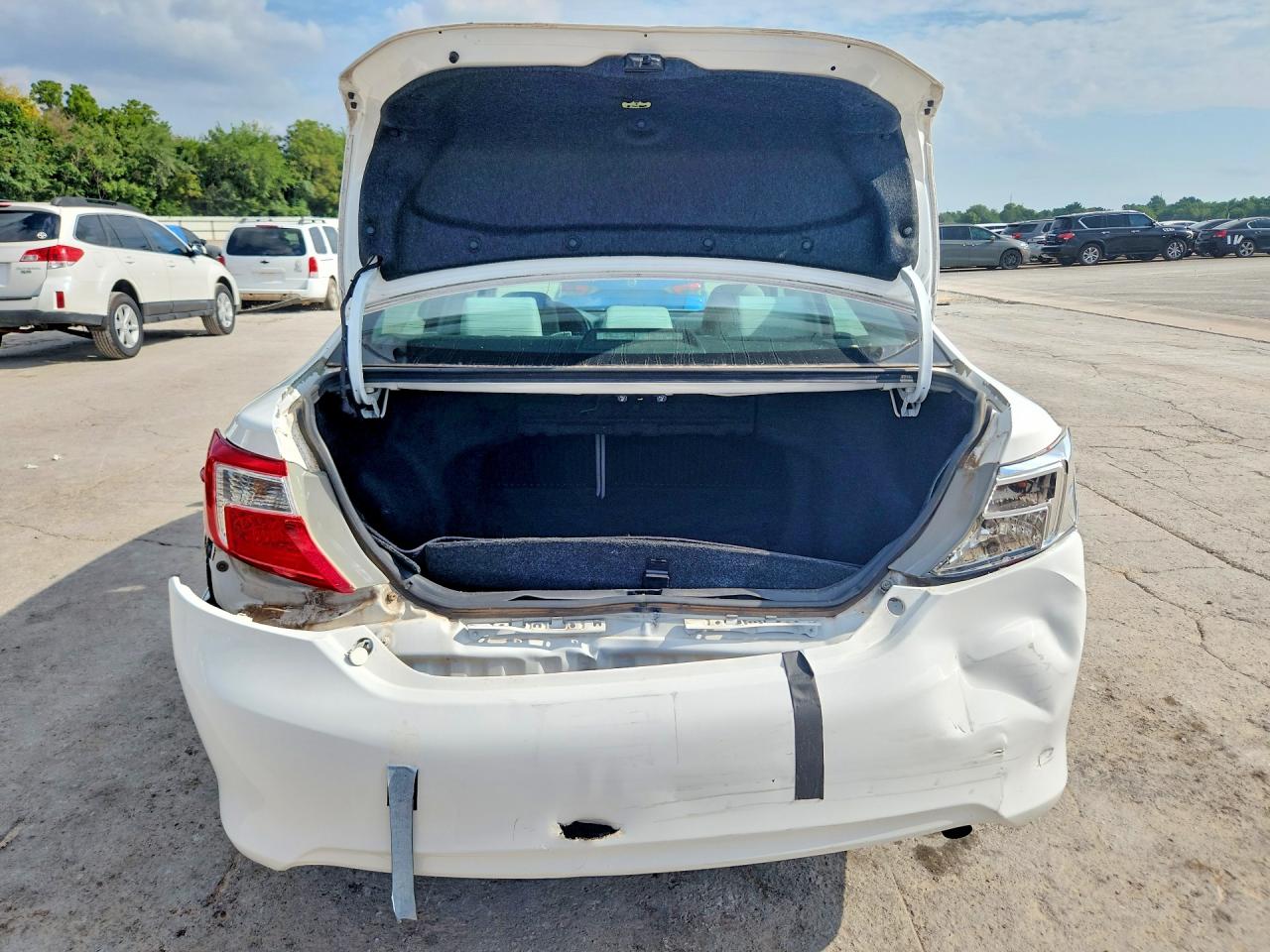 2014 Toyota Camry Le White vin: 4T4BF1FK9ER349858