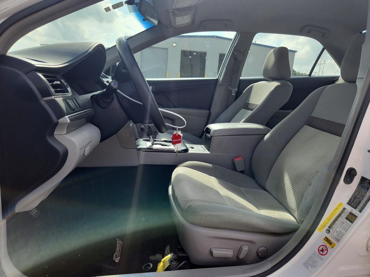 2014 Toyota Camry Le White vin: 4T4BF1FK9ER349858