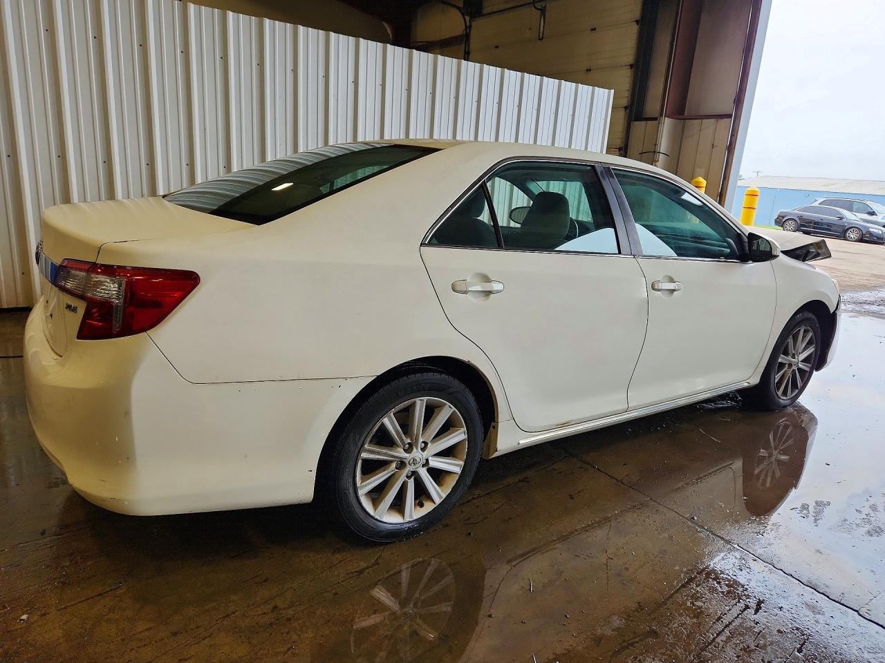 2014 Toyota Camry Xle White vin: 4T4BF1FK9ER352291