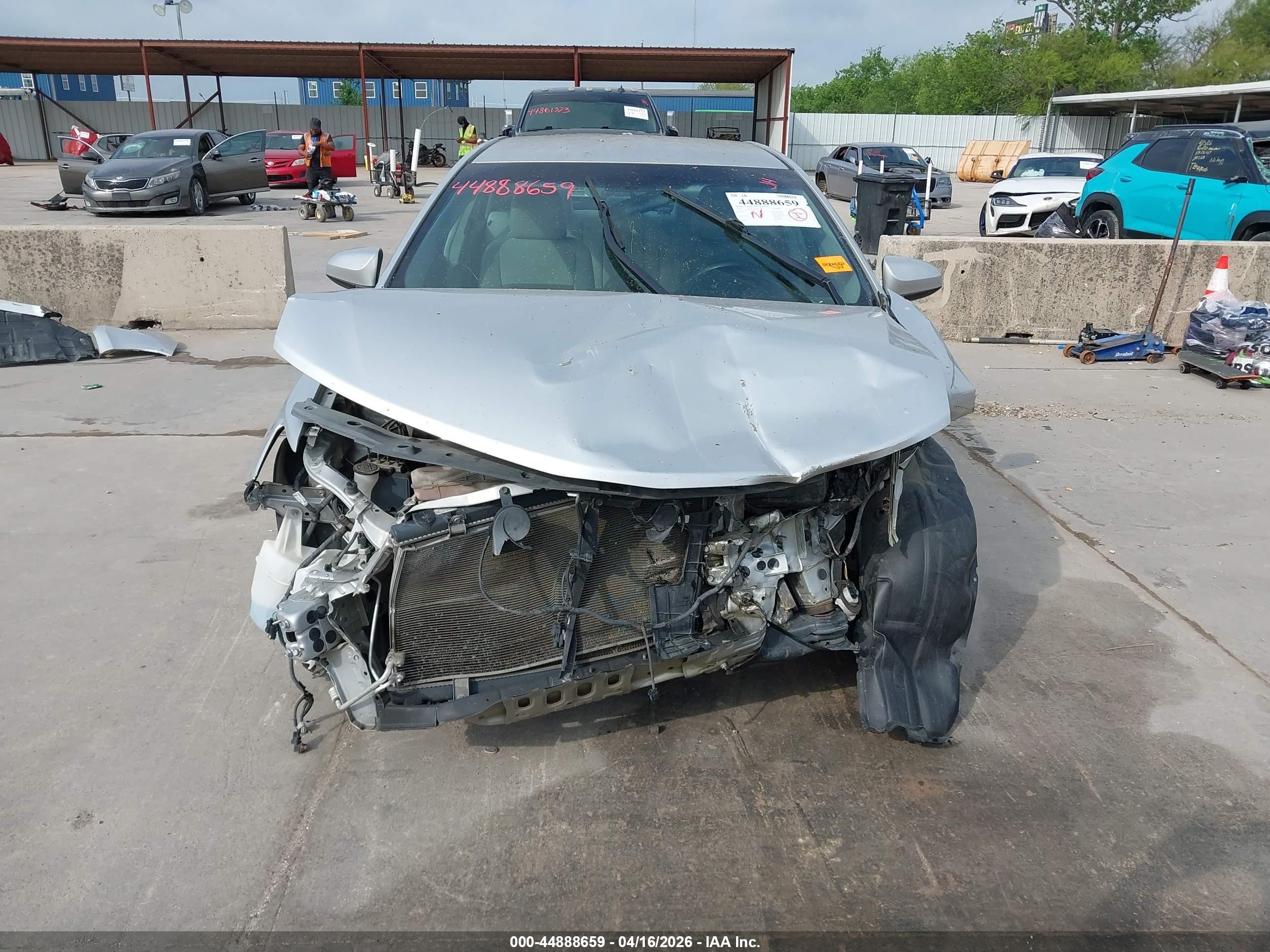 2014 Toyota Camry Le Серебряный vin: 4T4BF1FK9ER352663