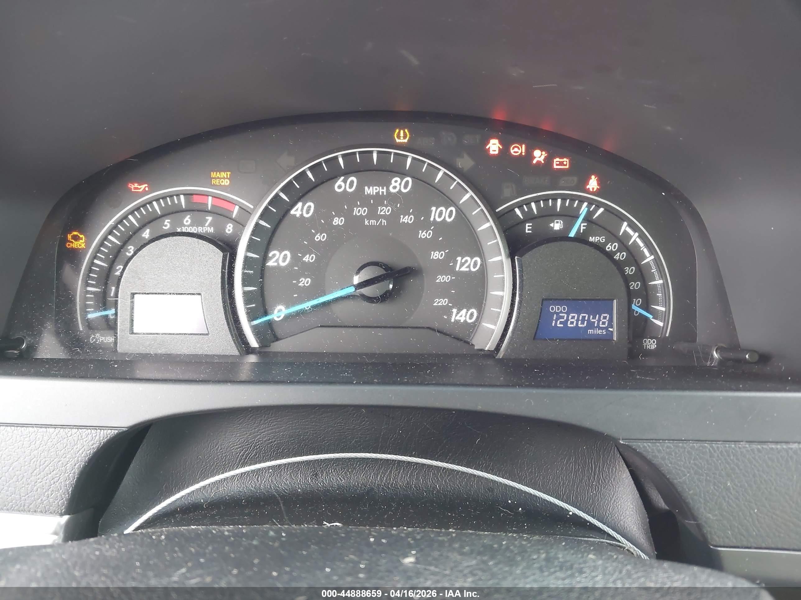 2014 Toyota Camry Le Серебряный vin: 4T4BF1FK9ER352663