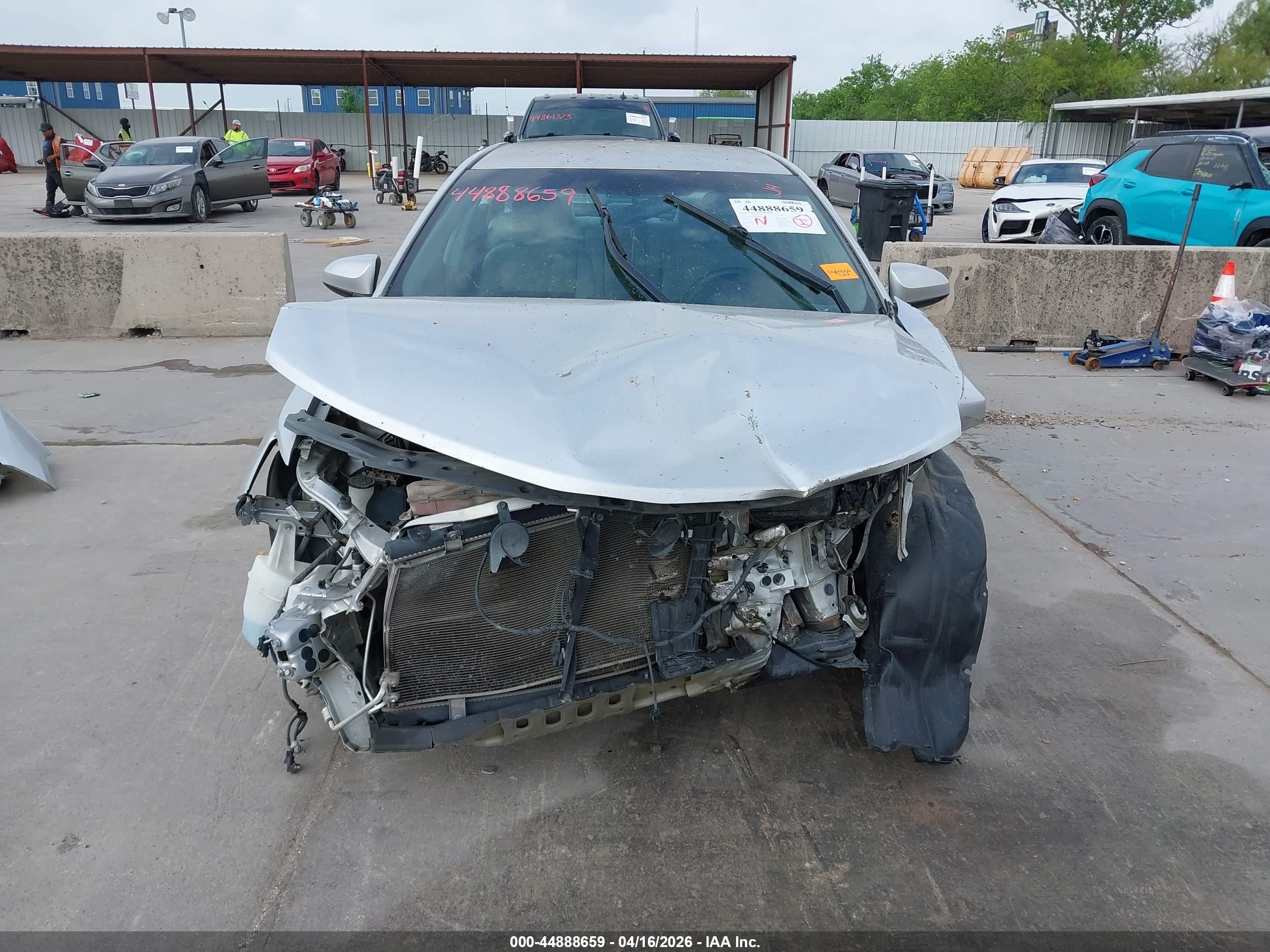 2014 Toyota Camry Le Серебряный vin: 4T4BF1FK9ER352663