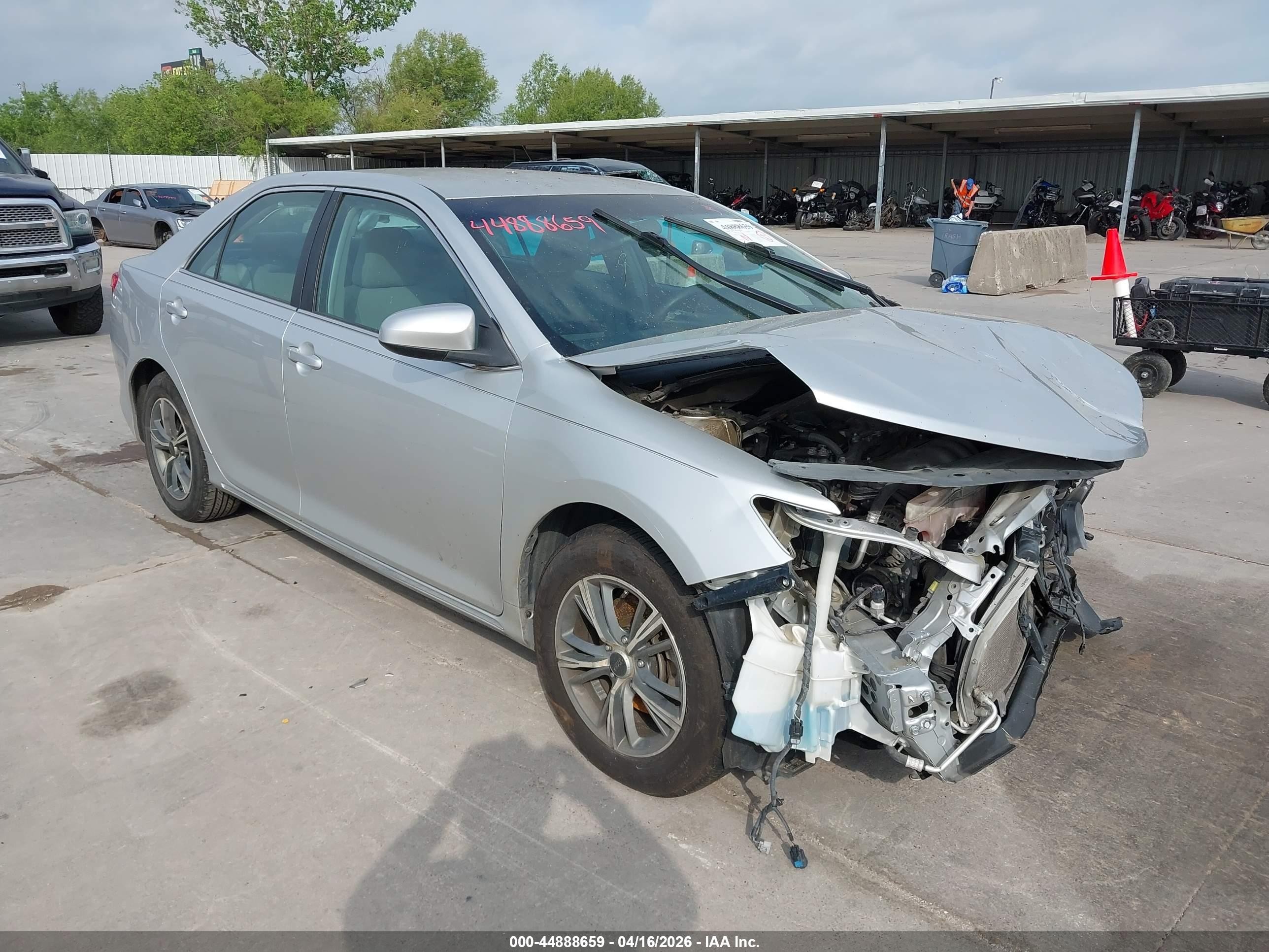 2014 Toyota Camry Le Серебряный vin: 4T4BF1FK9ER352663