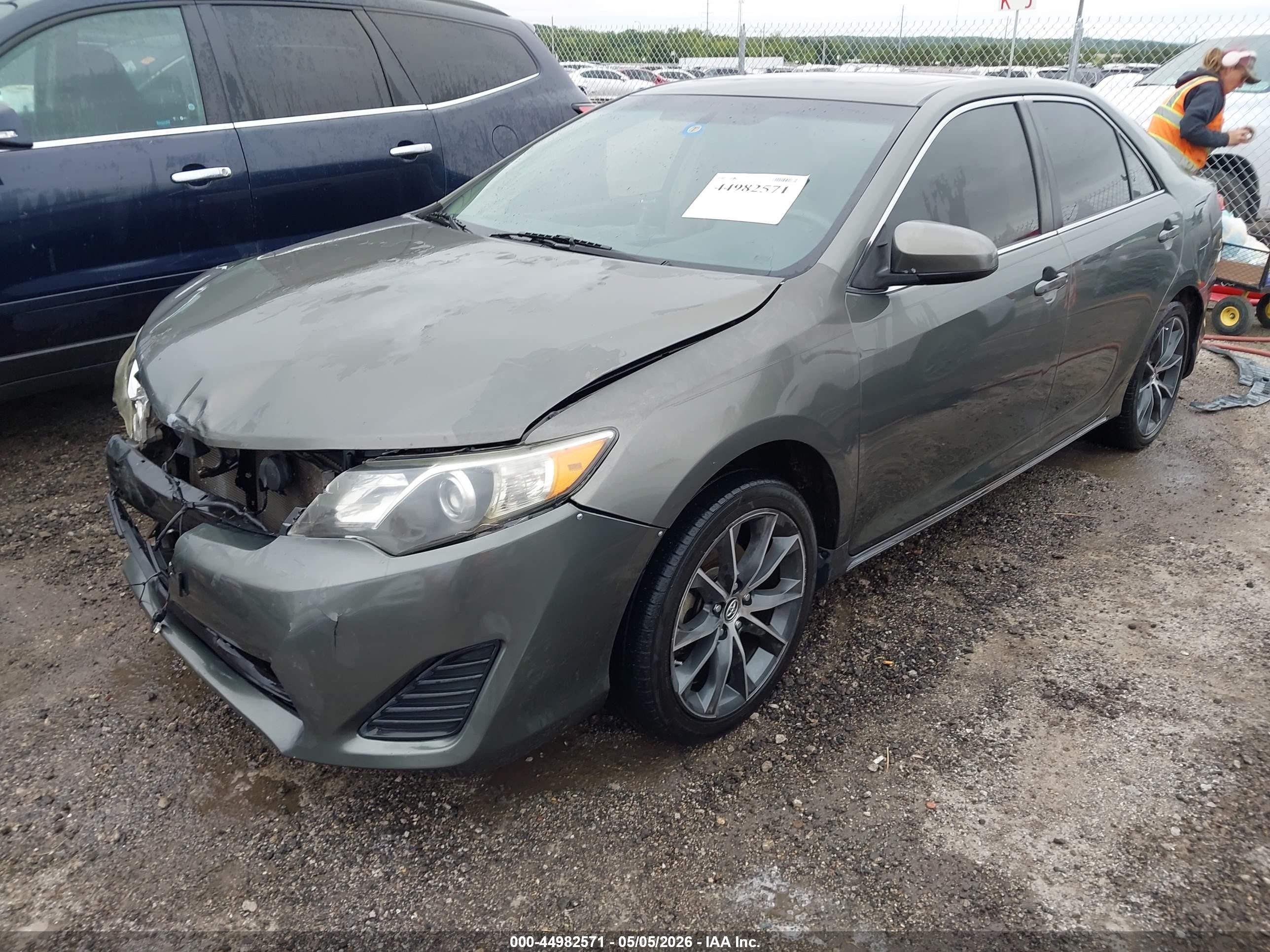 2014 Toyota Camry Le Brown vin: 4T4BF1FK9ER353425