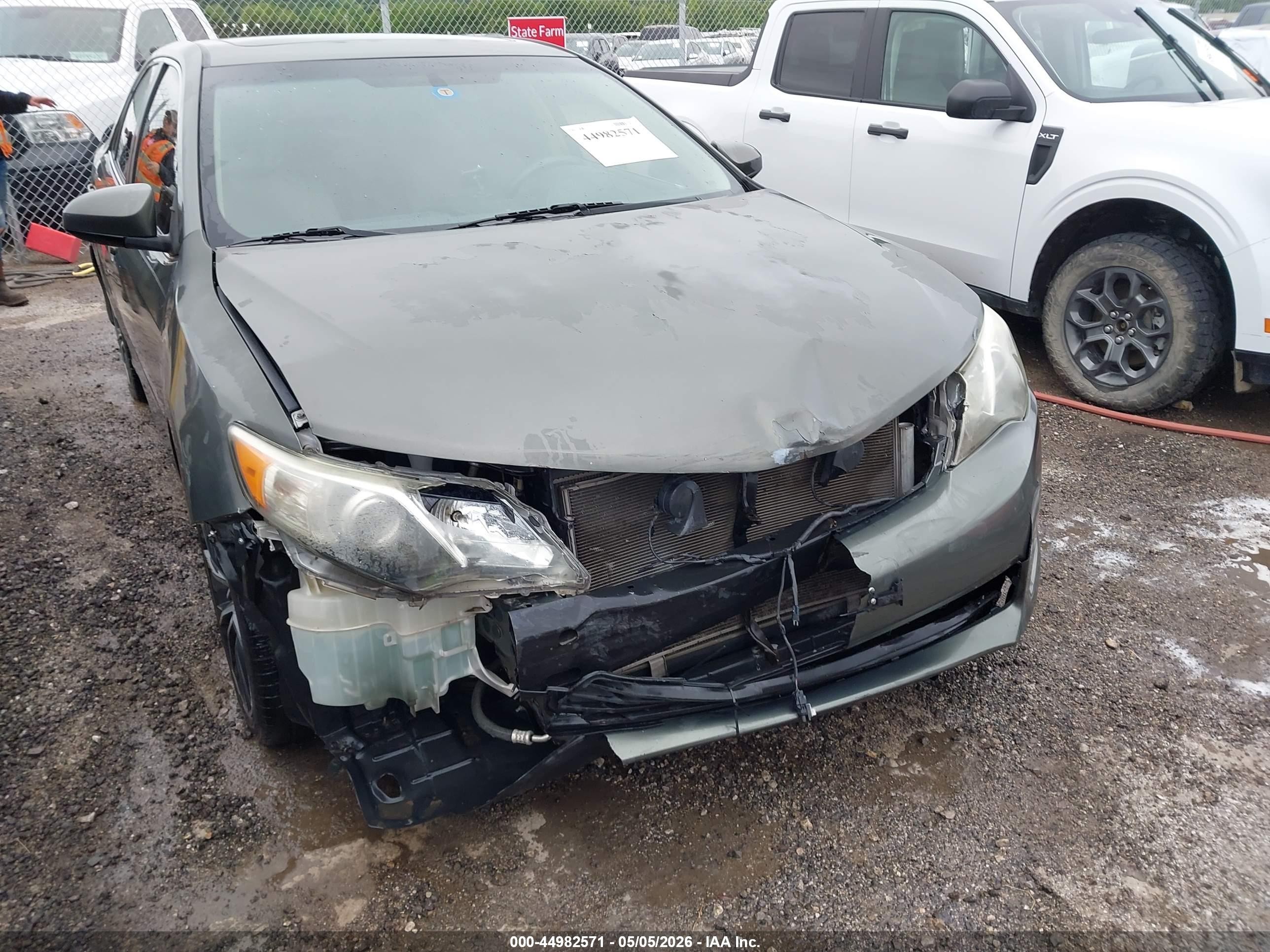 2014 Toyota Camry Le Brown vin: 4T4BF1FK9ER353425