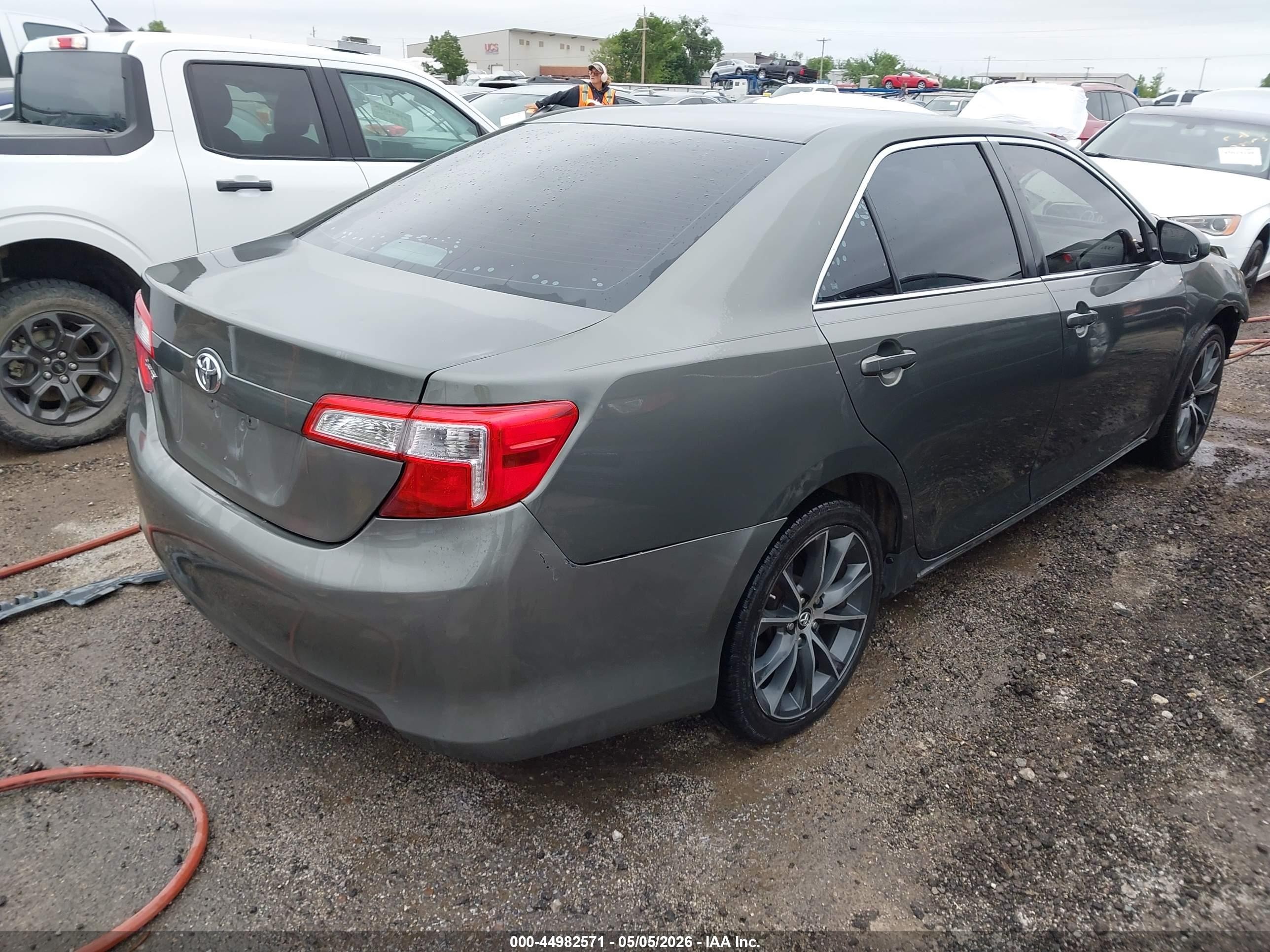 2014 Toyota Camry Le Brown vin: 4T4BF1FK9ER353425