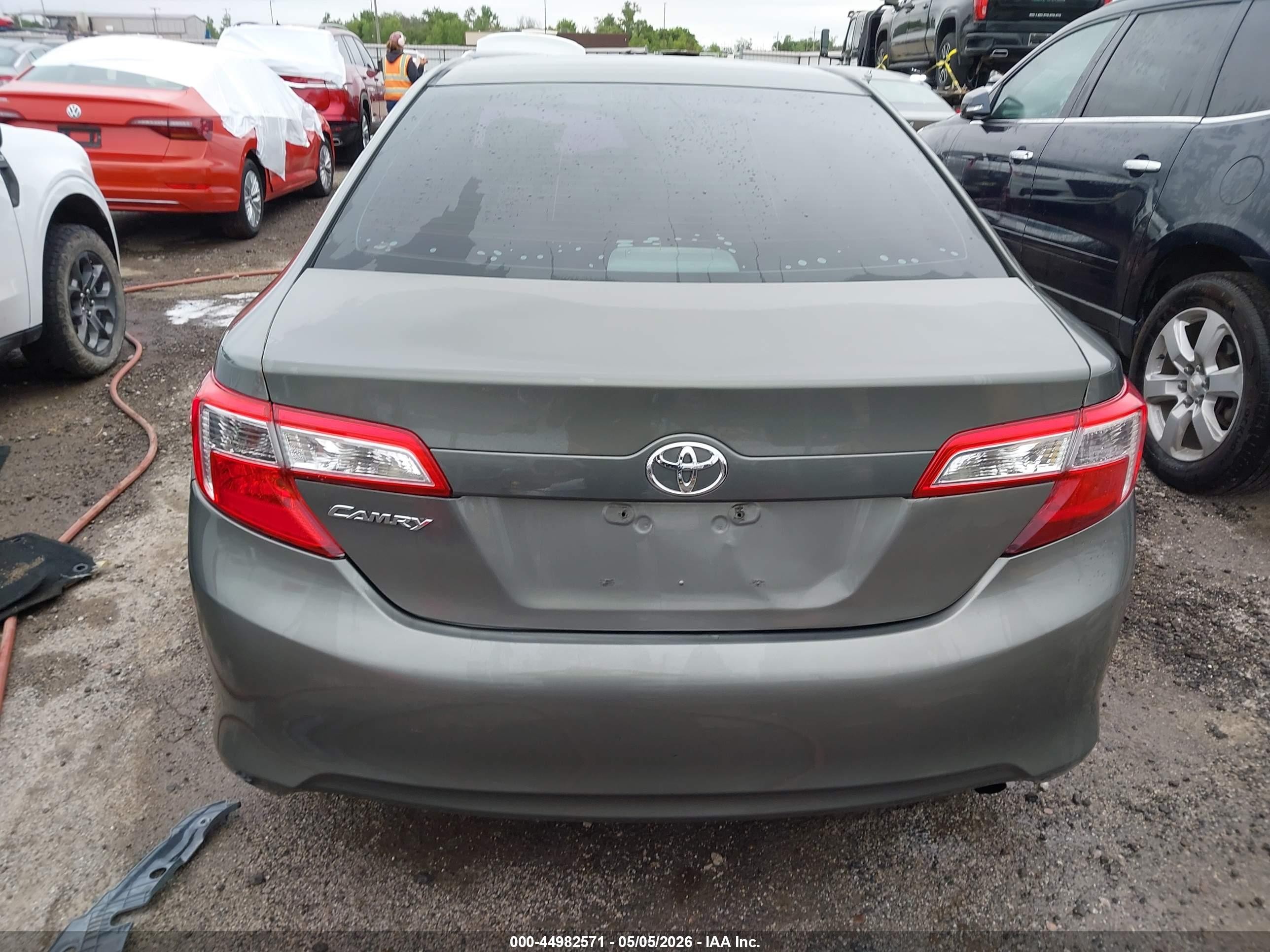 2014 Toyota Camry Le Brown vin: 4T4BF1FK9ER353425