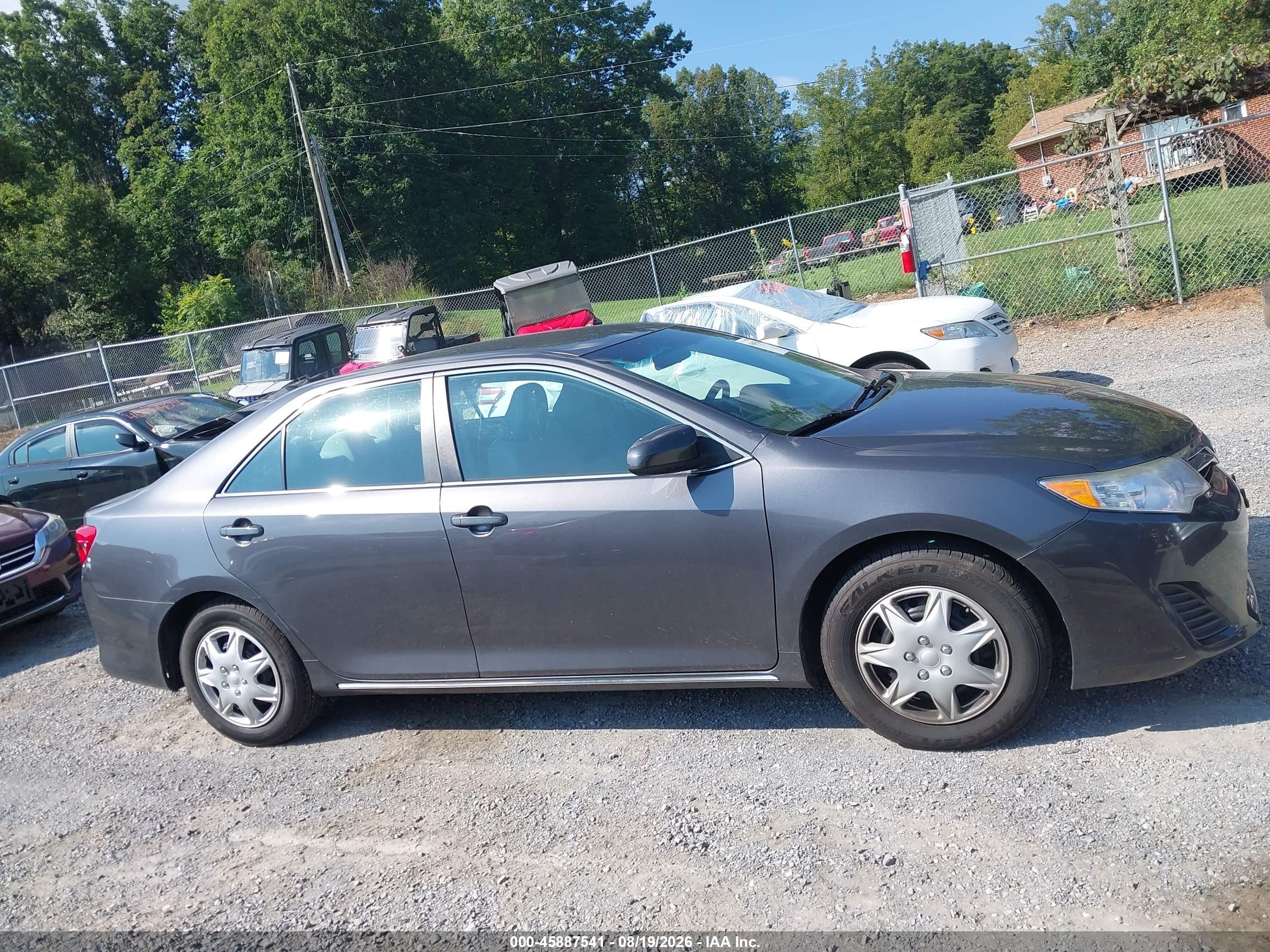 2014 Toyota Camry Le Gray vin: 4T4BF1FK9ER369429