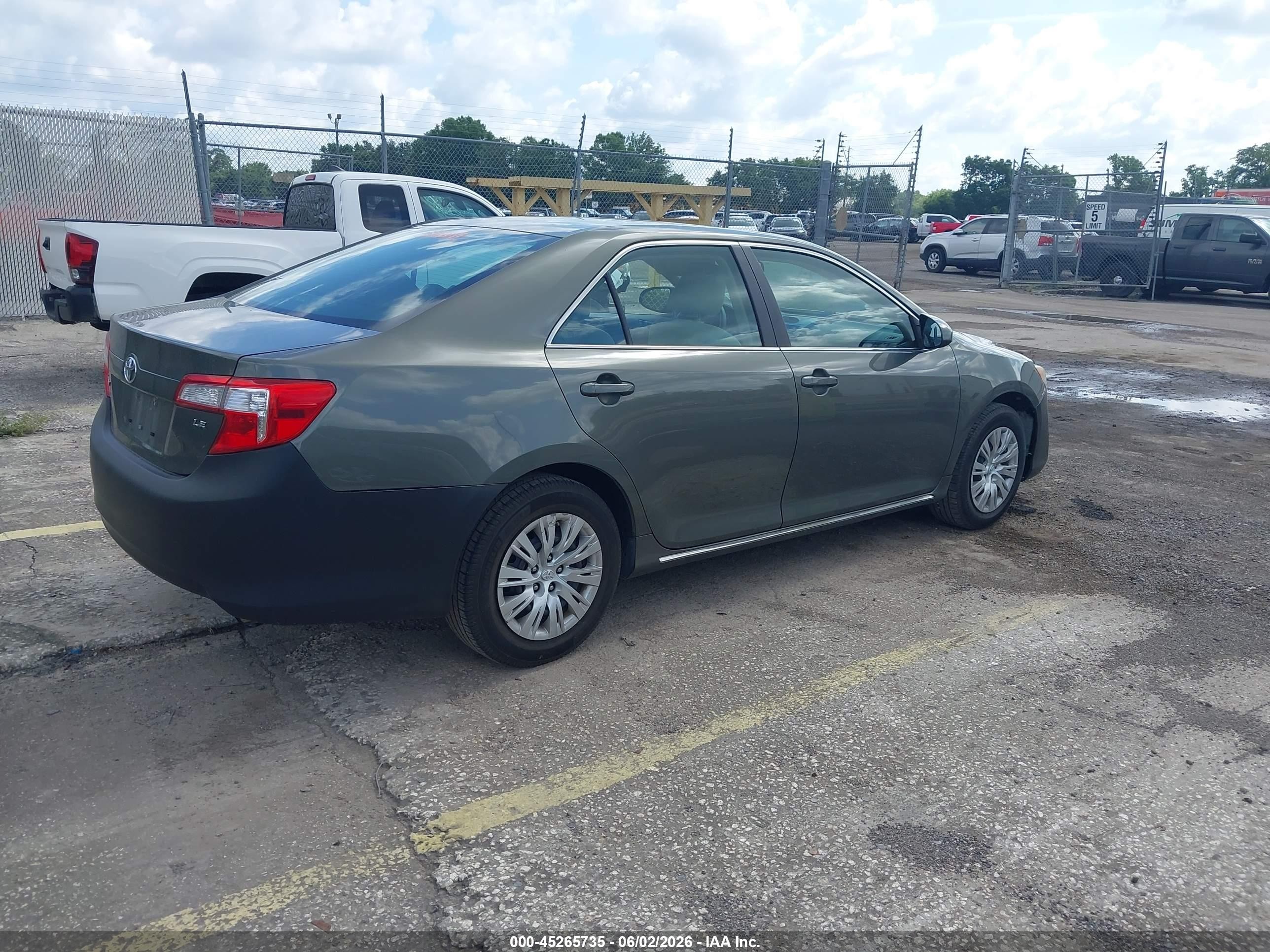 2014 Toyota Camry Le Green vin: 4T4BF1FK9ER371715