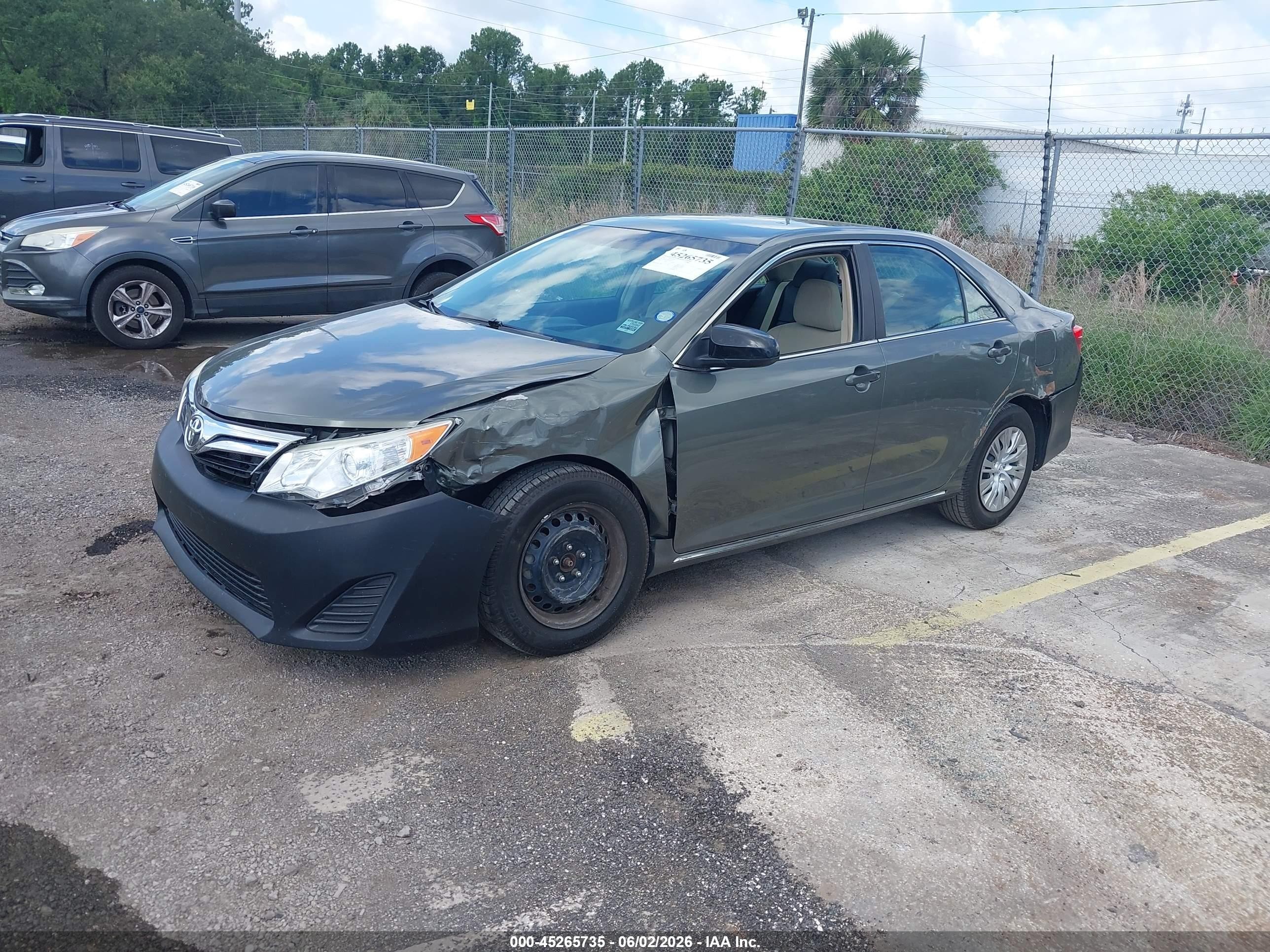 2014 Toyota Camry Le Green vin: 4T4BF1FK9ER371715