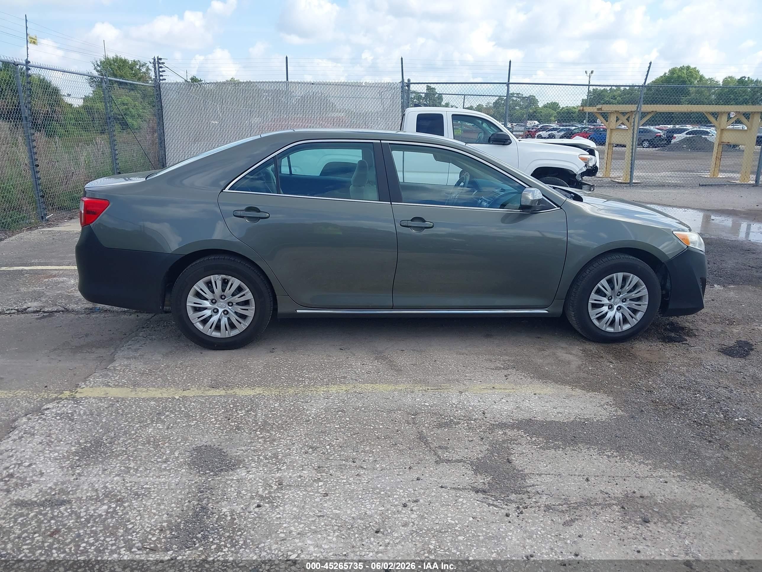 2014 Toyota Camry Le Green vin: 4T4BF1FK9ER371715
