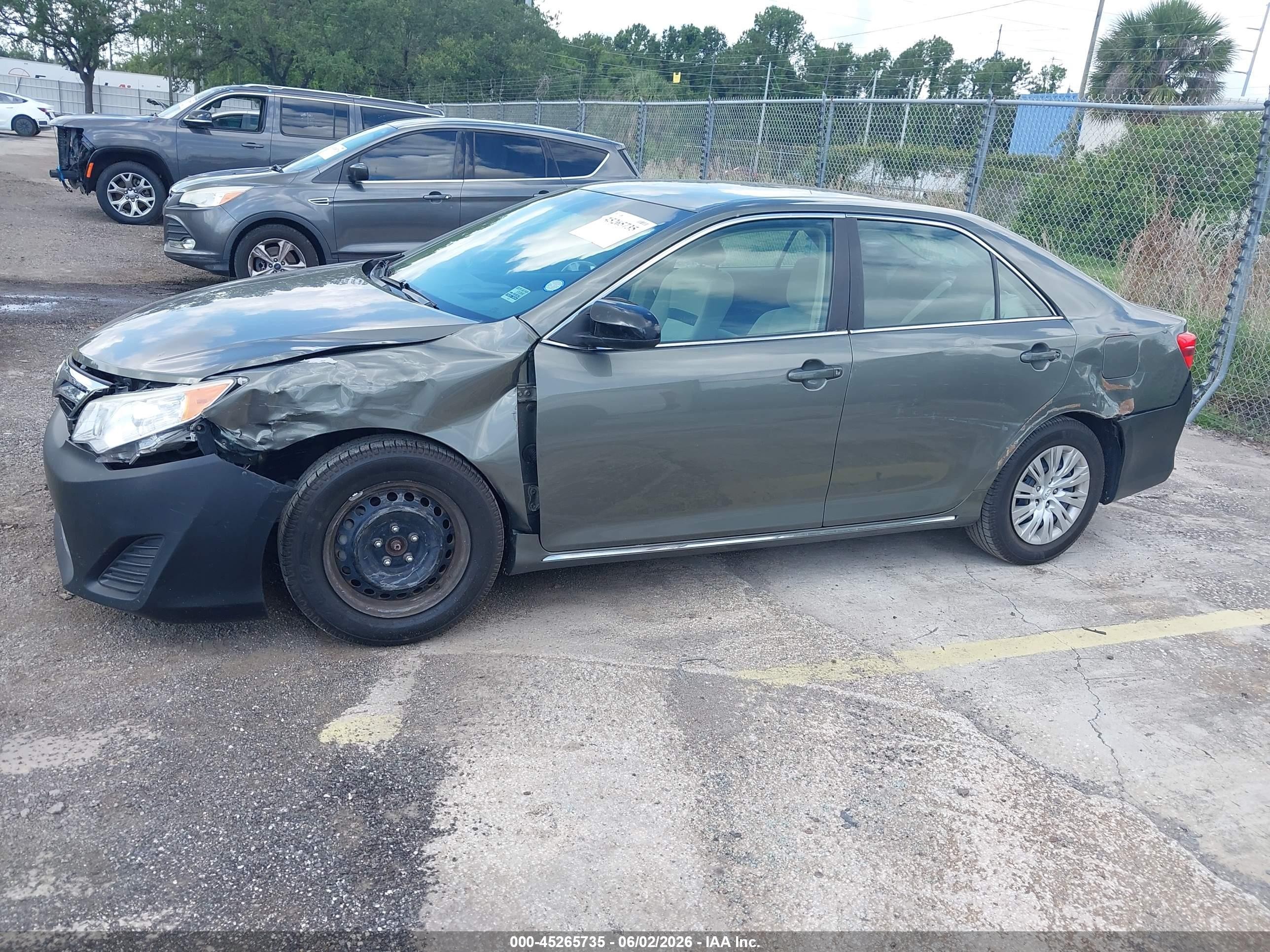 2014 Toyota Camry Le Green vin: 4T4BF1FK9ER371715
