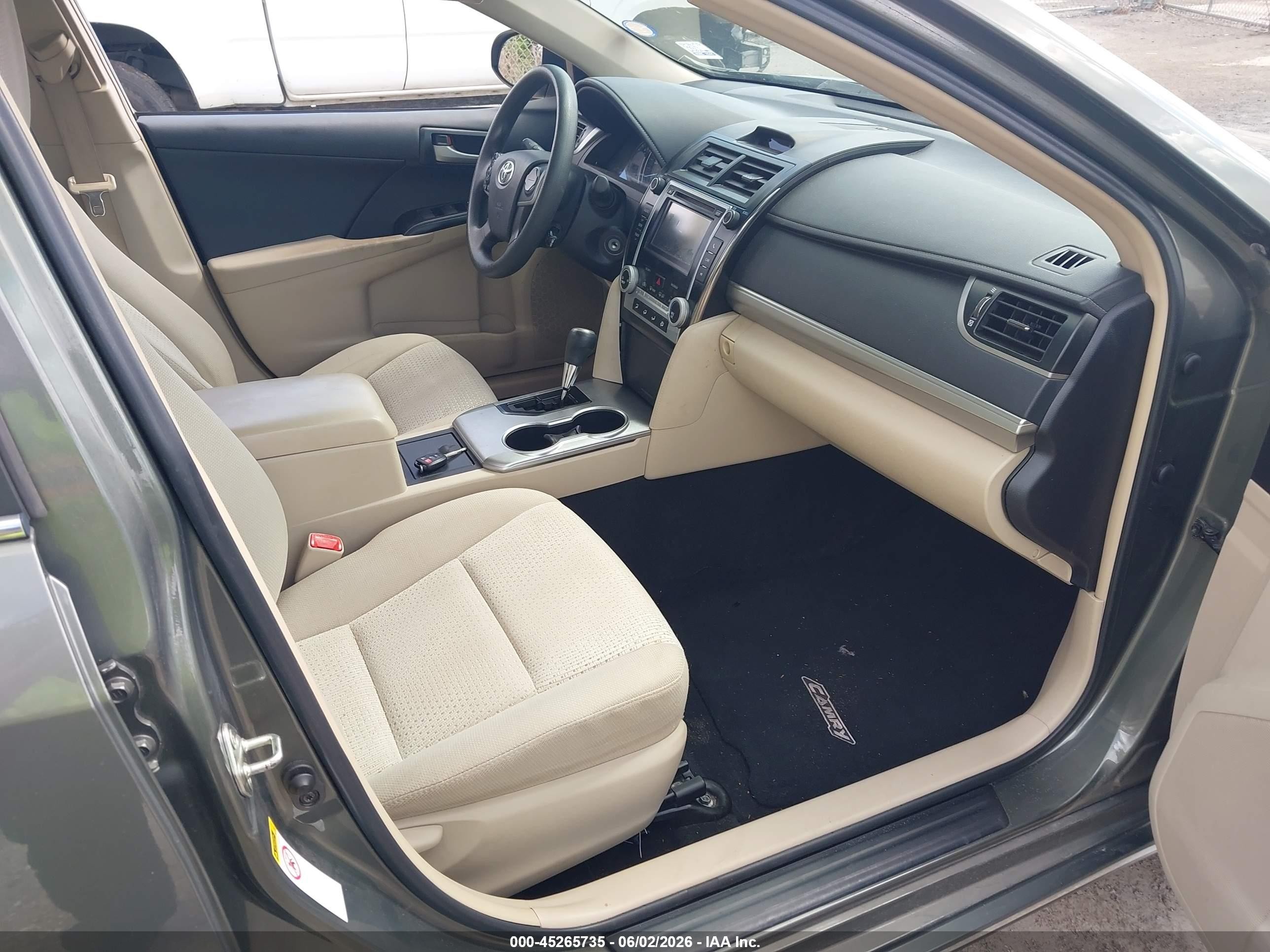 2014 Toyota Camry Le Green vin: 4T4BF1FK9ER371715