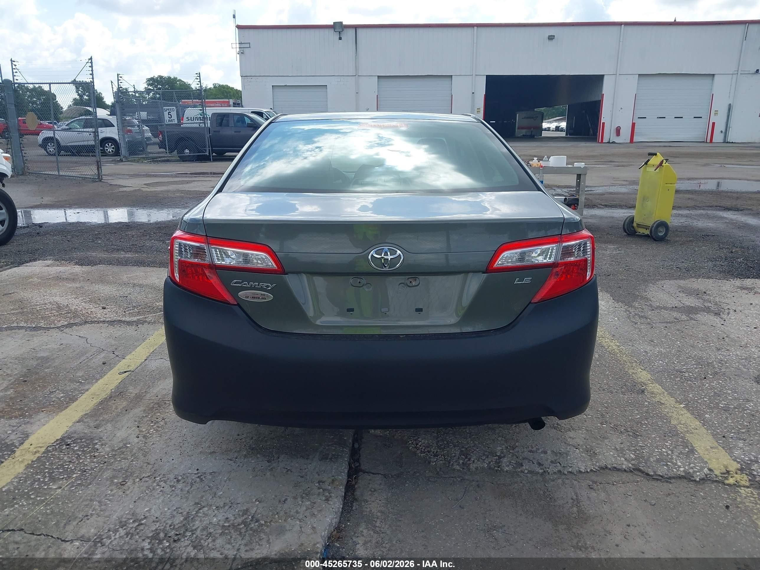 2014 Toyota Camry Le Green vin: 4T4BF1FK9ER371715