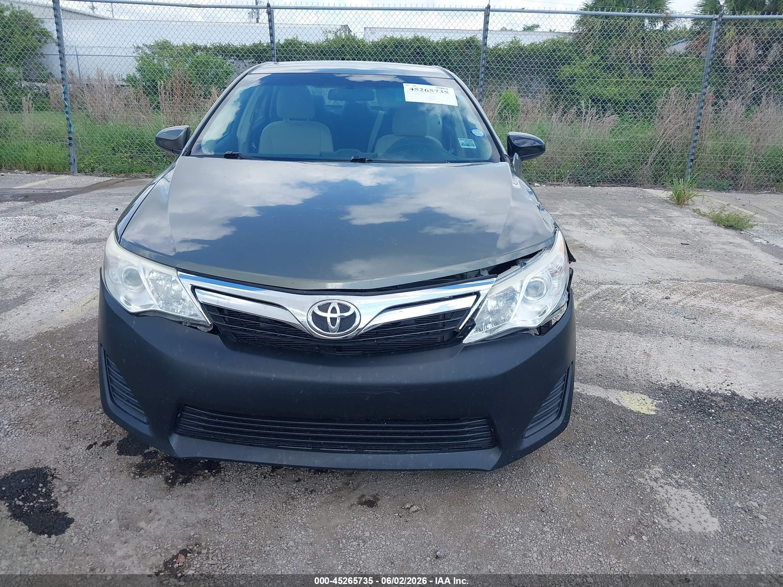2014 Toyota Camry Le Green vin: 4T4BF1FK9ER371715