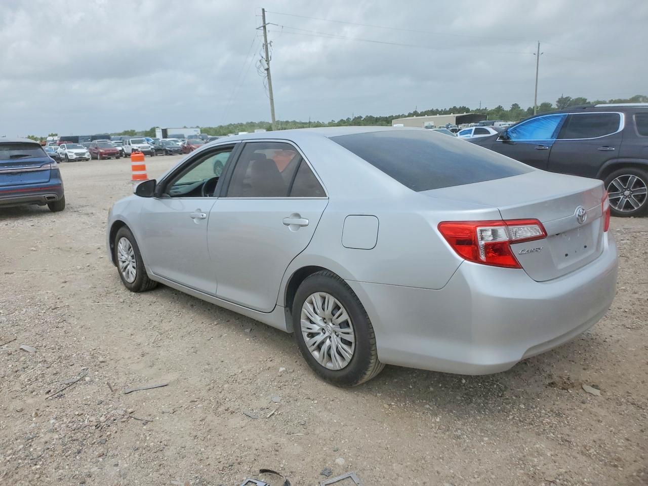 2014 Toyota Camry L Silver vin: 4T4BF1FK9ER375232