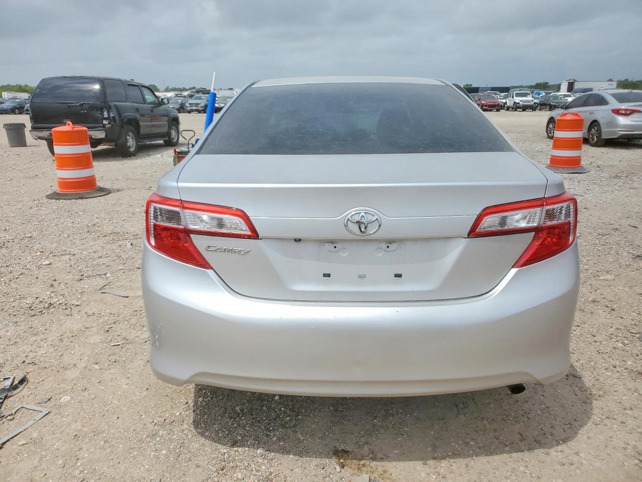 2014 Toyota Camry L Silver vin: 4T4BF1FK9ER375232