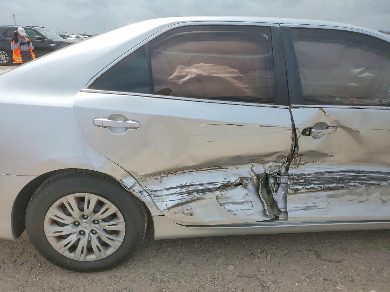 2014 Toyota Camry L Silver vin: 4T4BF1FK9ER375232