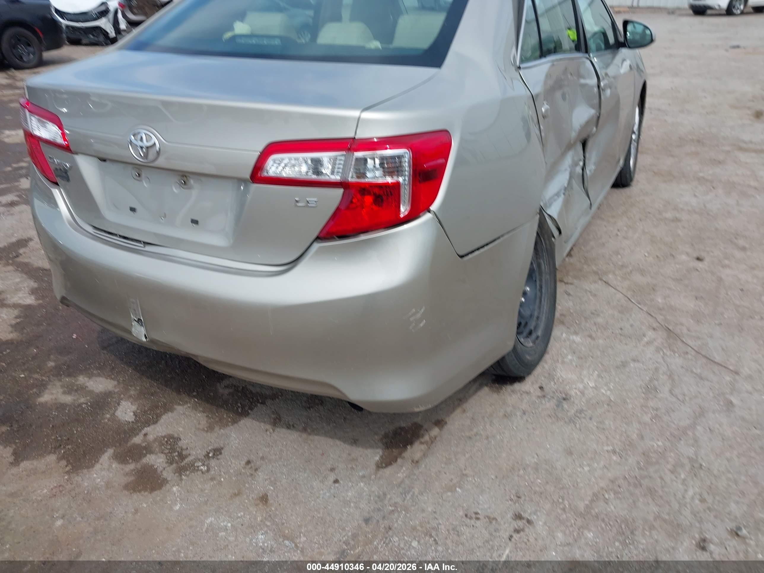 2014 Toyota Camry Le Бежевый vin: 4T4BF1FK9ER379412