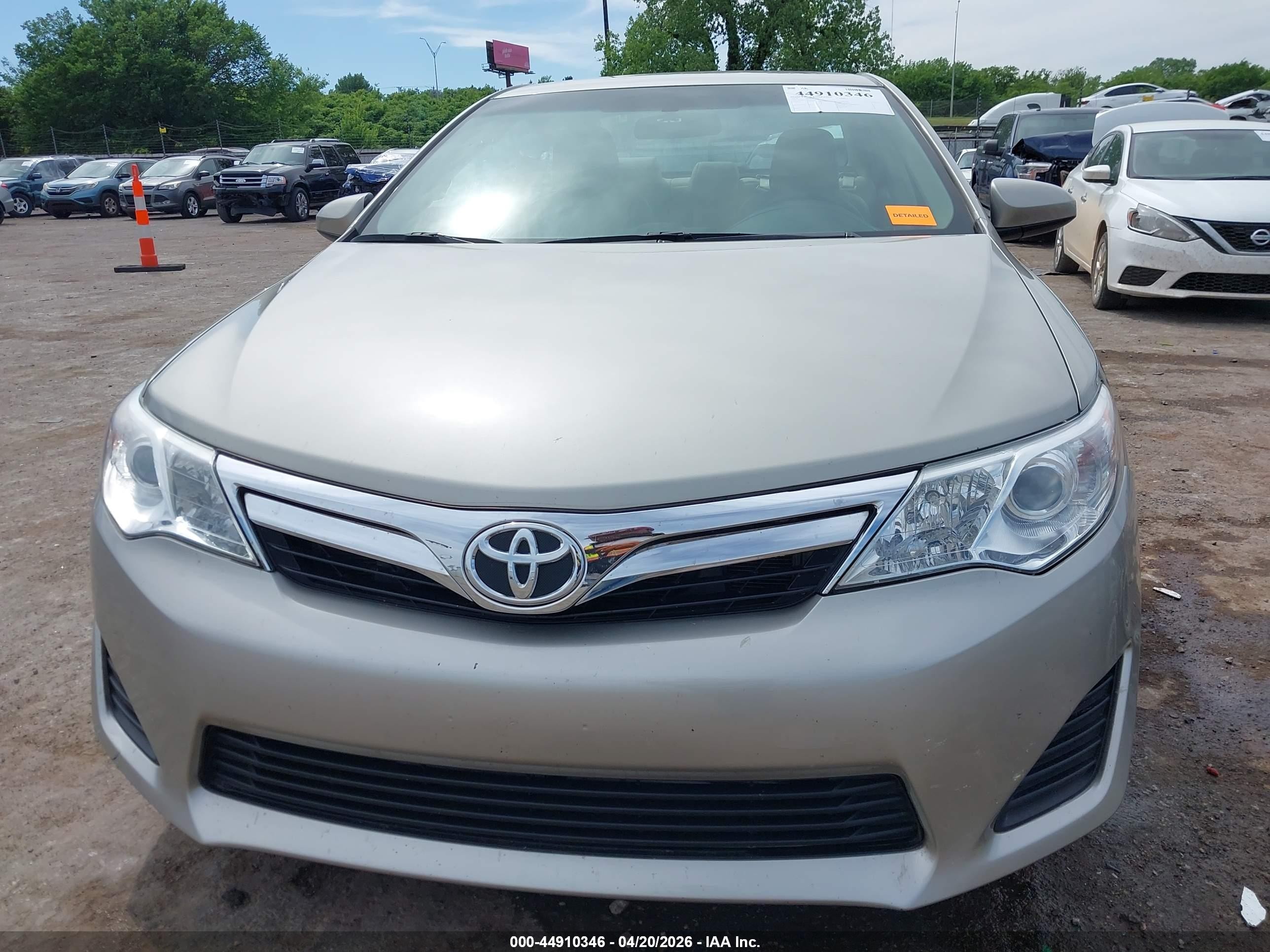 2014 Toyota Camry Le Бежевый vin: 4T4BF1FK9ER379412