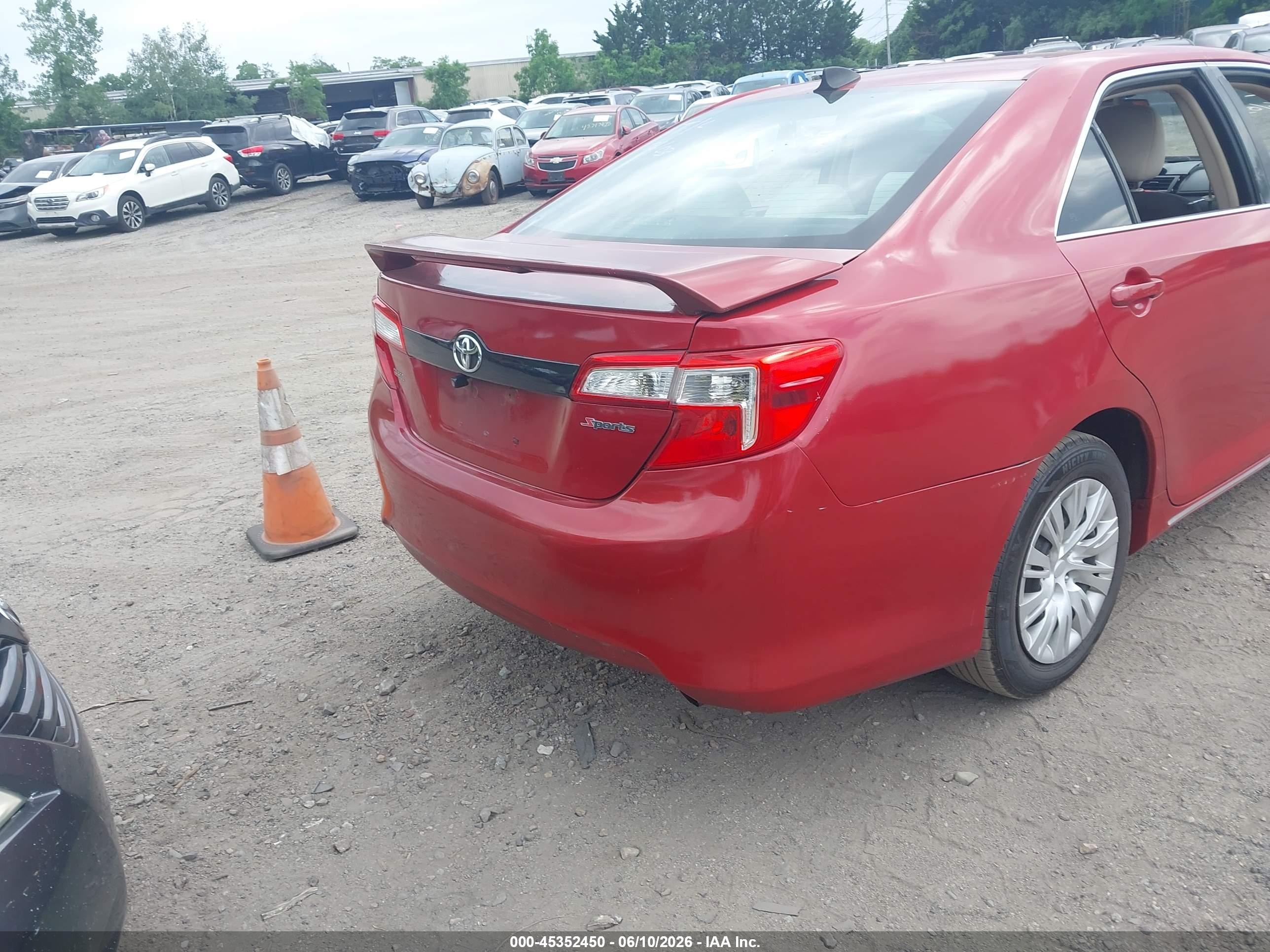 2014 Toyota Camry Le Red vin: 4T4BF1FK9ER384691