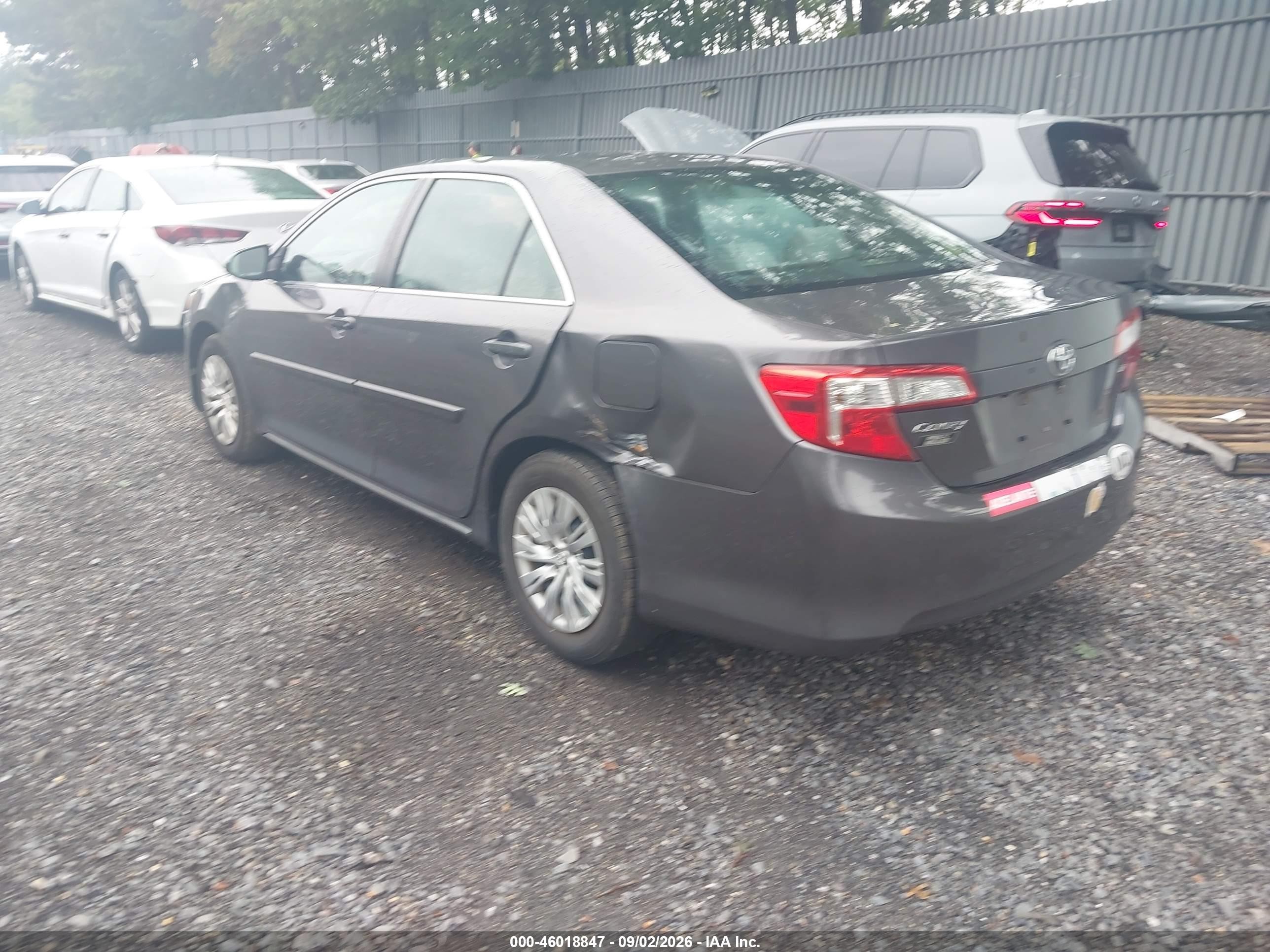 2014 Toyota Camry Le Серый vin: 4T4BF1FK9ER388093