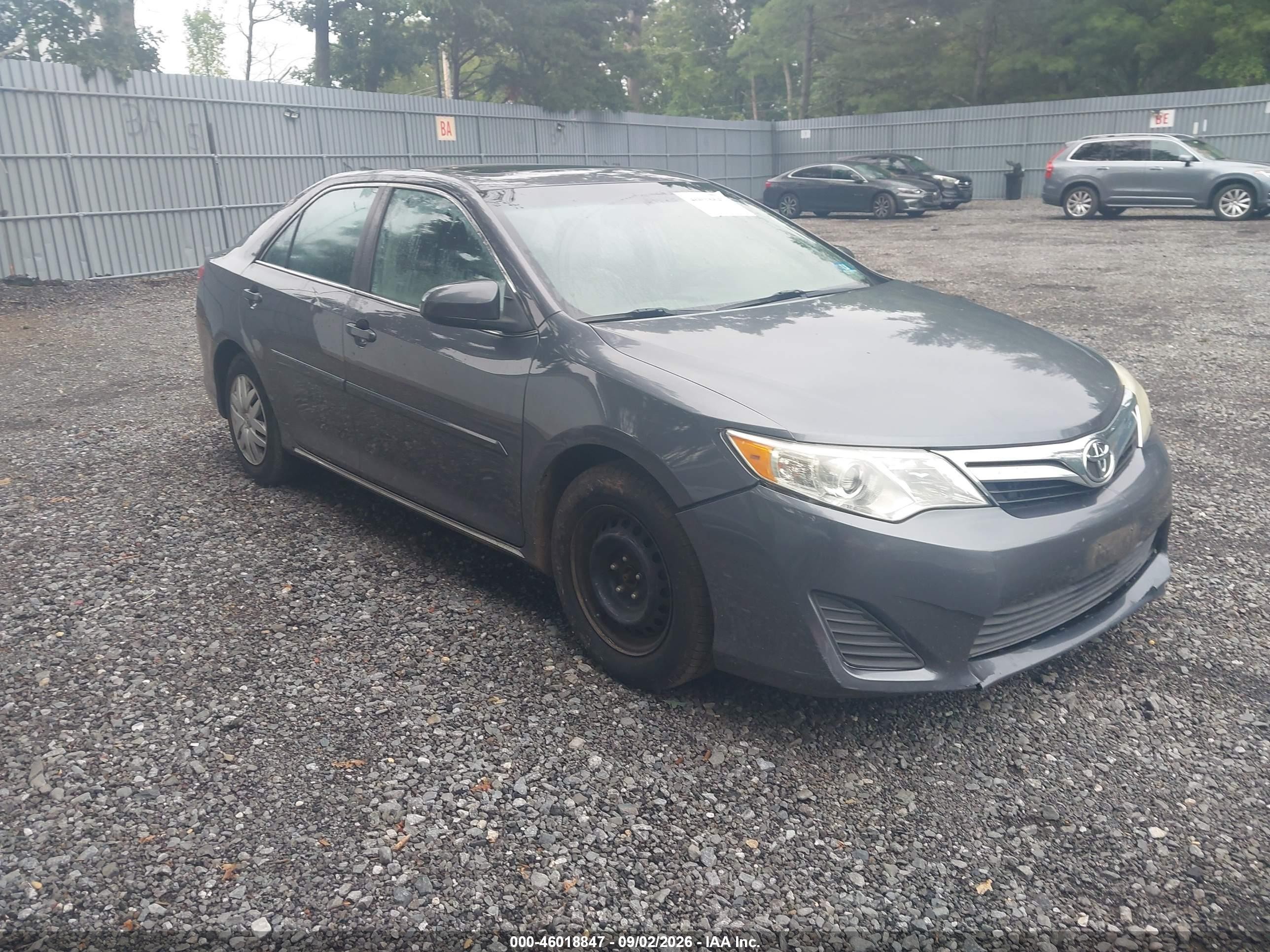 2014 Toyota Camry Le Серый vin: 4T4BF1FK9ER388093