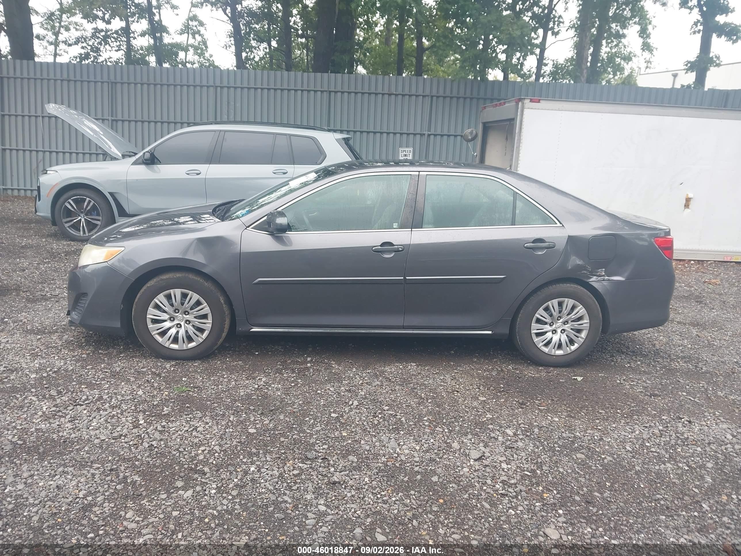 2014 Toyota Camry Le Серый vin: 4T4BF1FK9ER388093